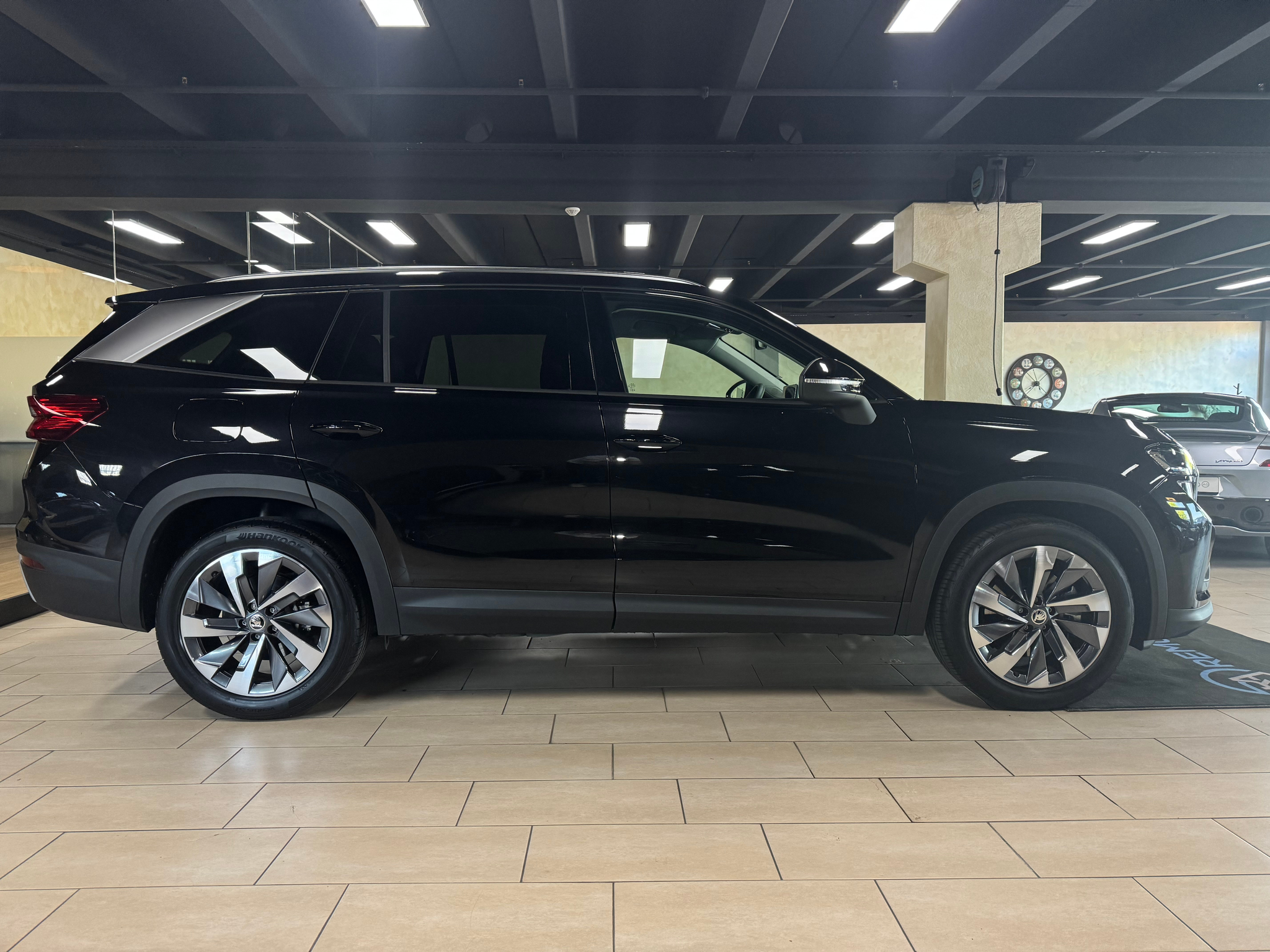 listing desktop thumbnail image 1