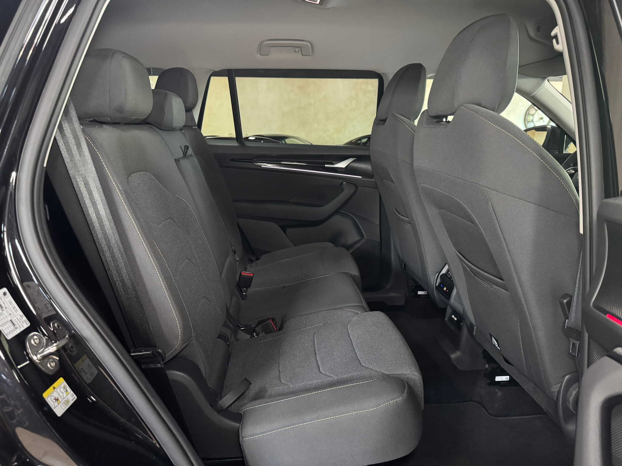 listing desktop thumbnail image 15