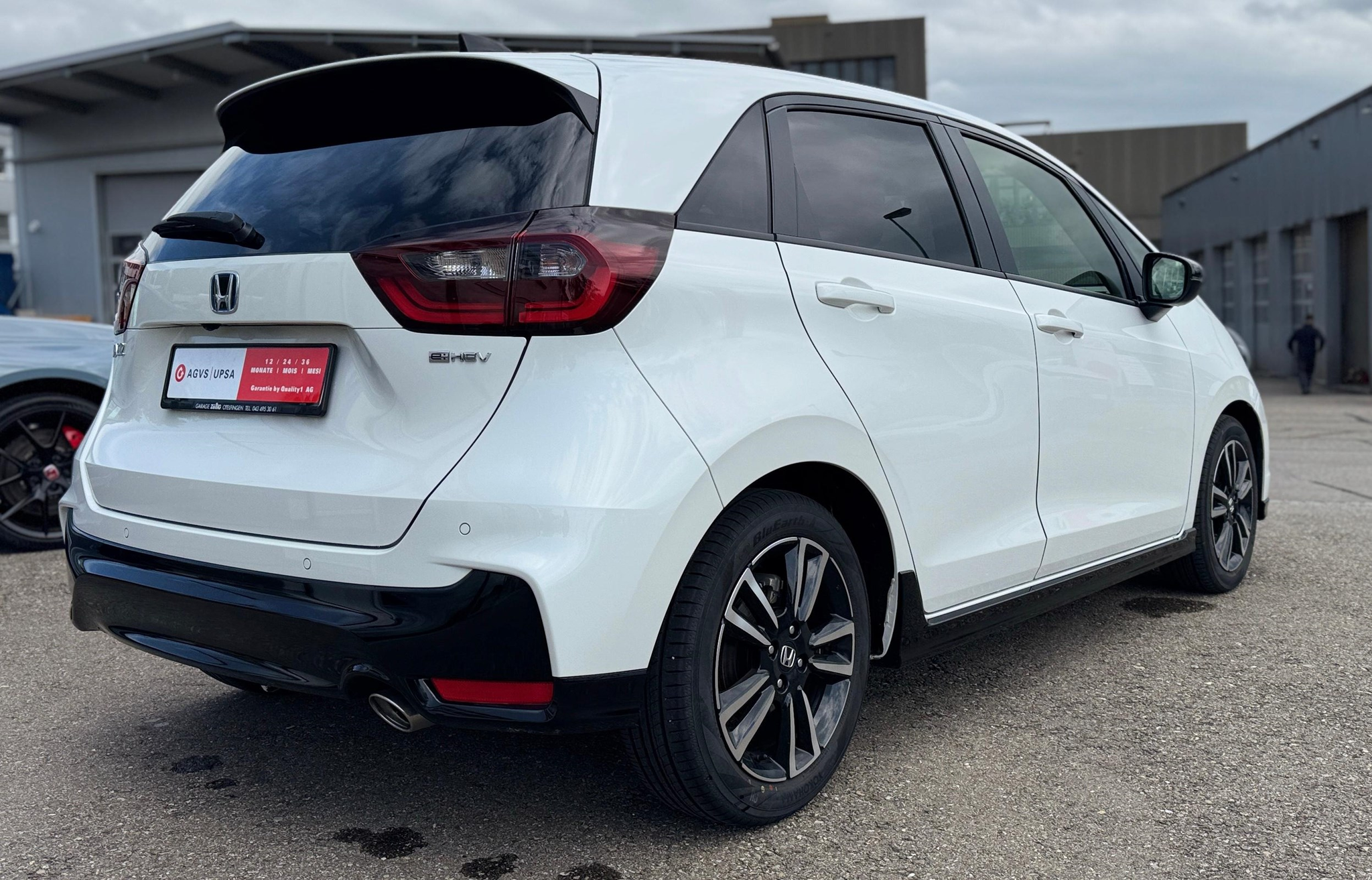 listing desktop thumbnail image 3