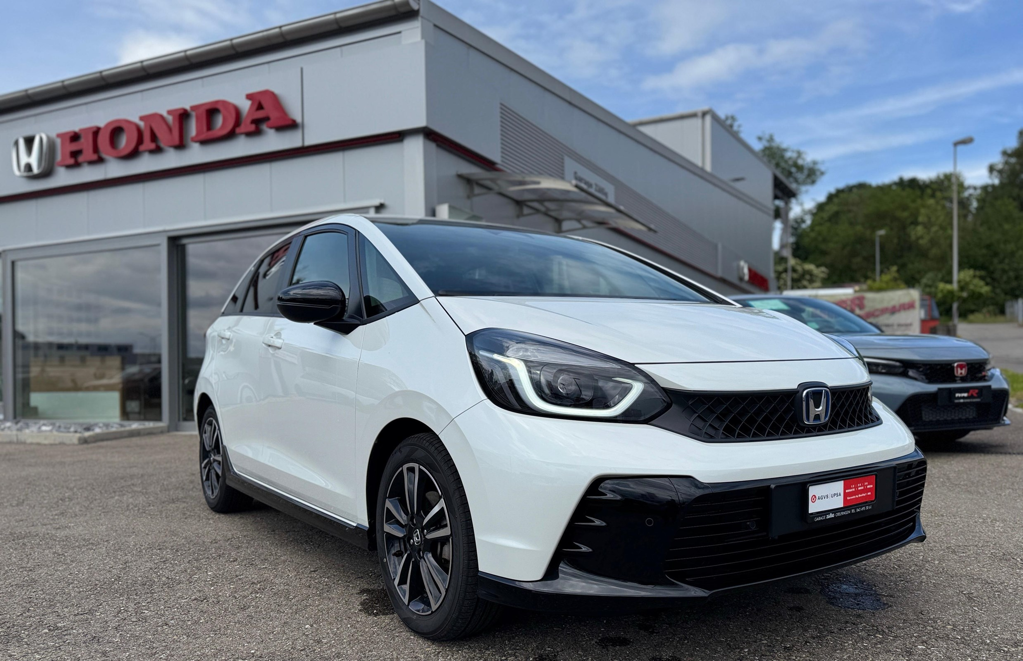 listing desktop thumbnail image 1