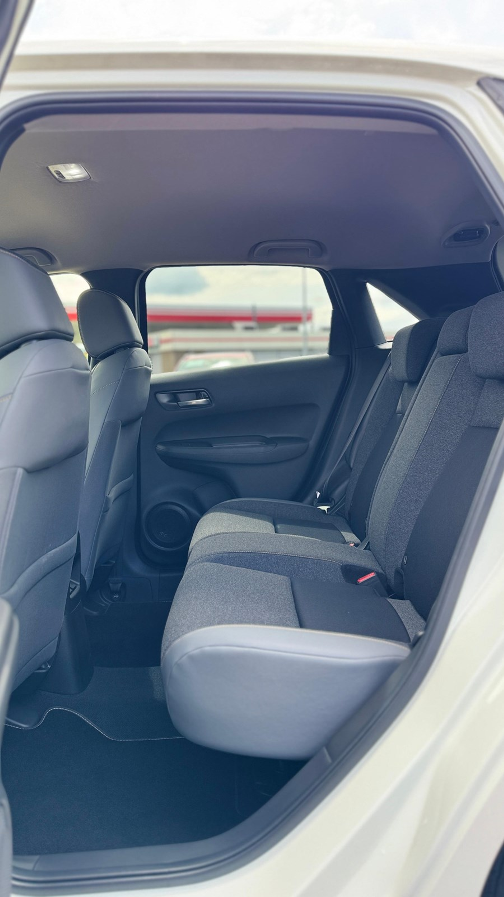 listing desktop thumbnail image 7