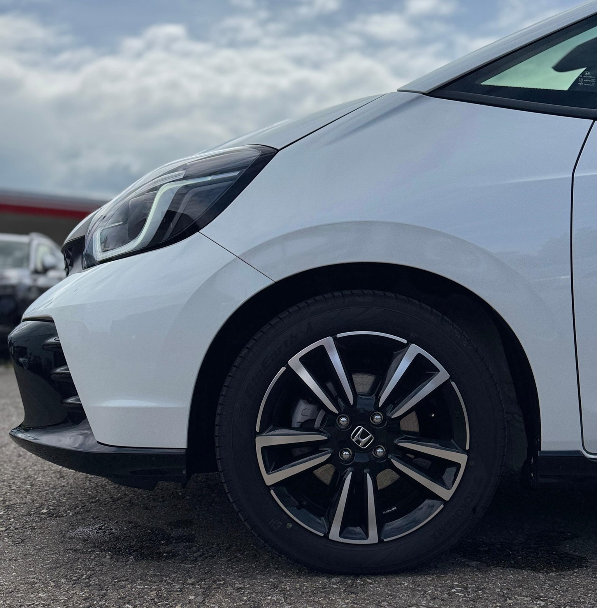 listing desktop thumbnail image 5