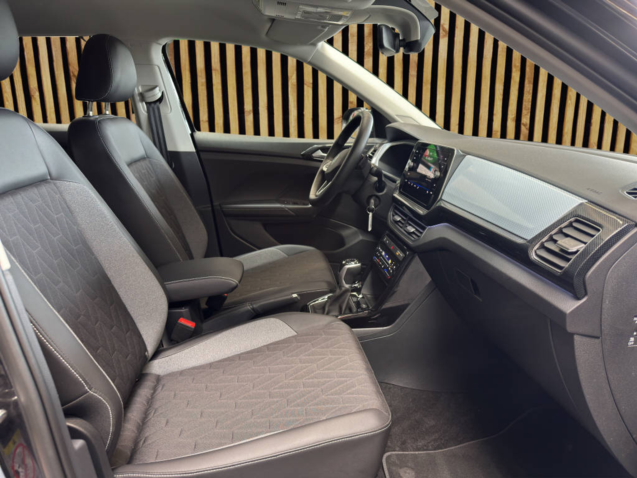 listing desktop thumbnail image 4