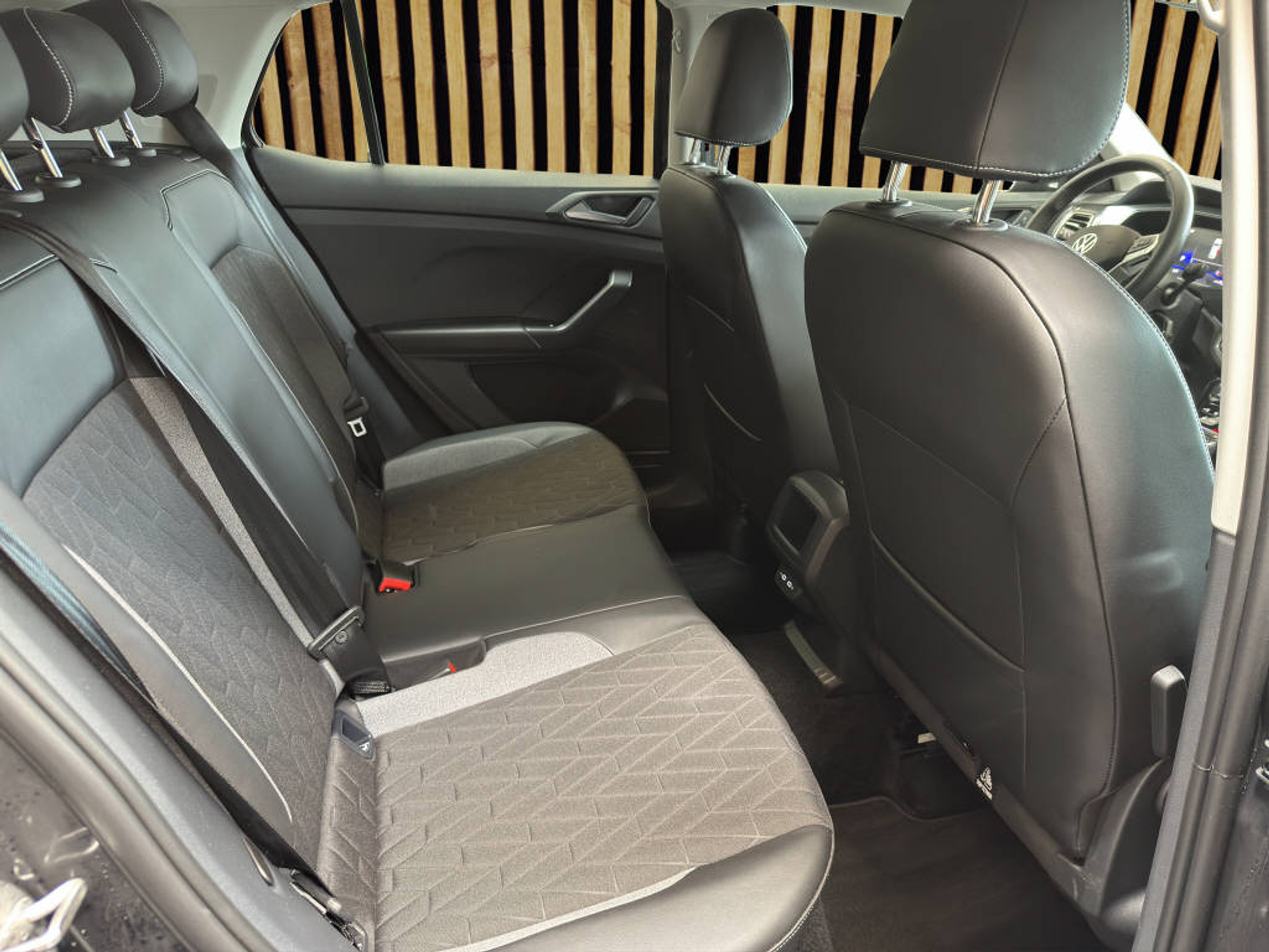 listing desktop thumbnail image 5