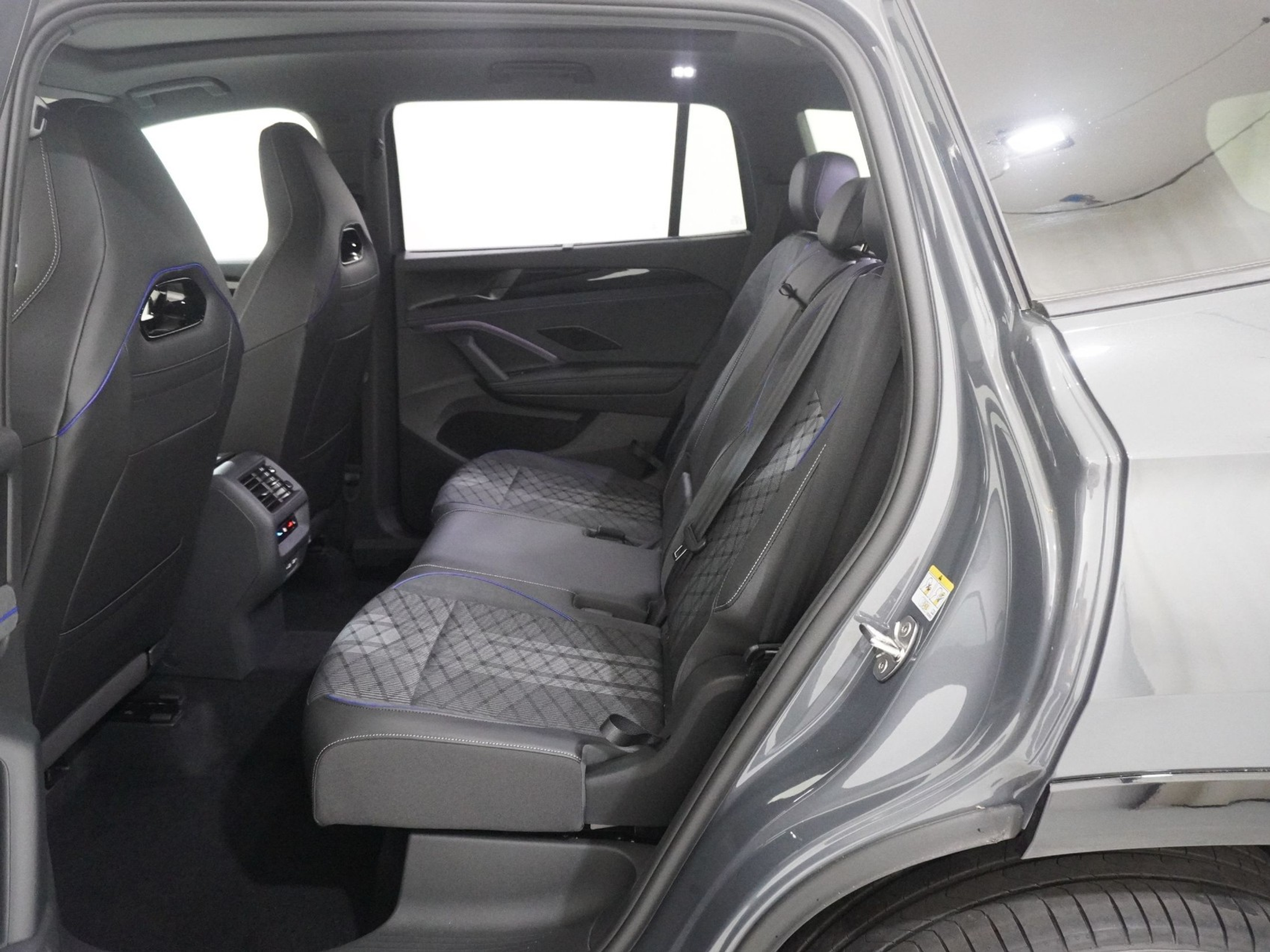 listing desktop thumbnail image 15