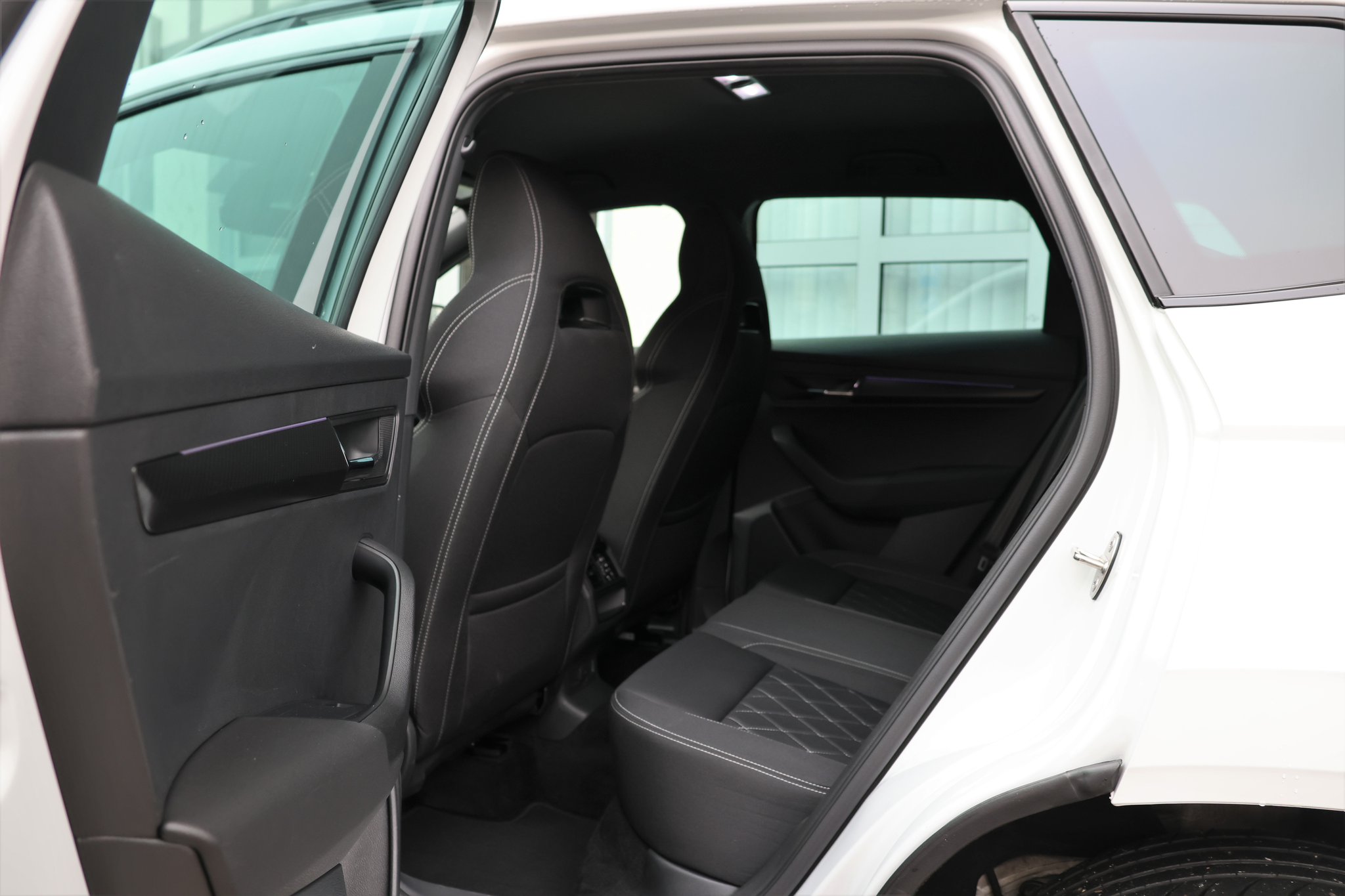 listing desktop thumbnail image 11