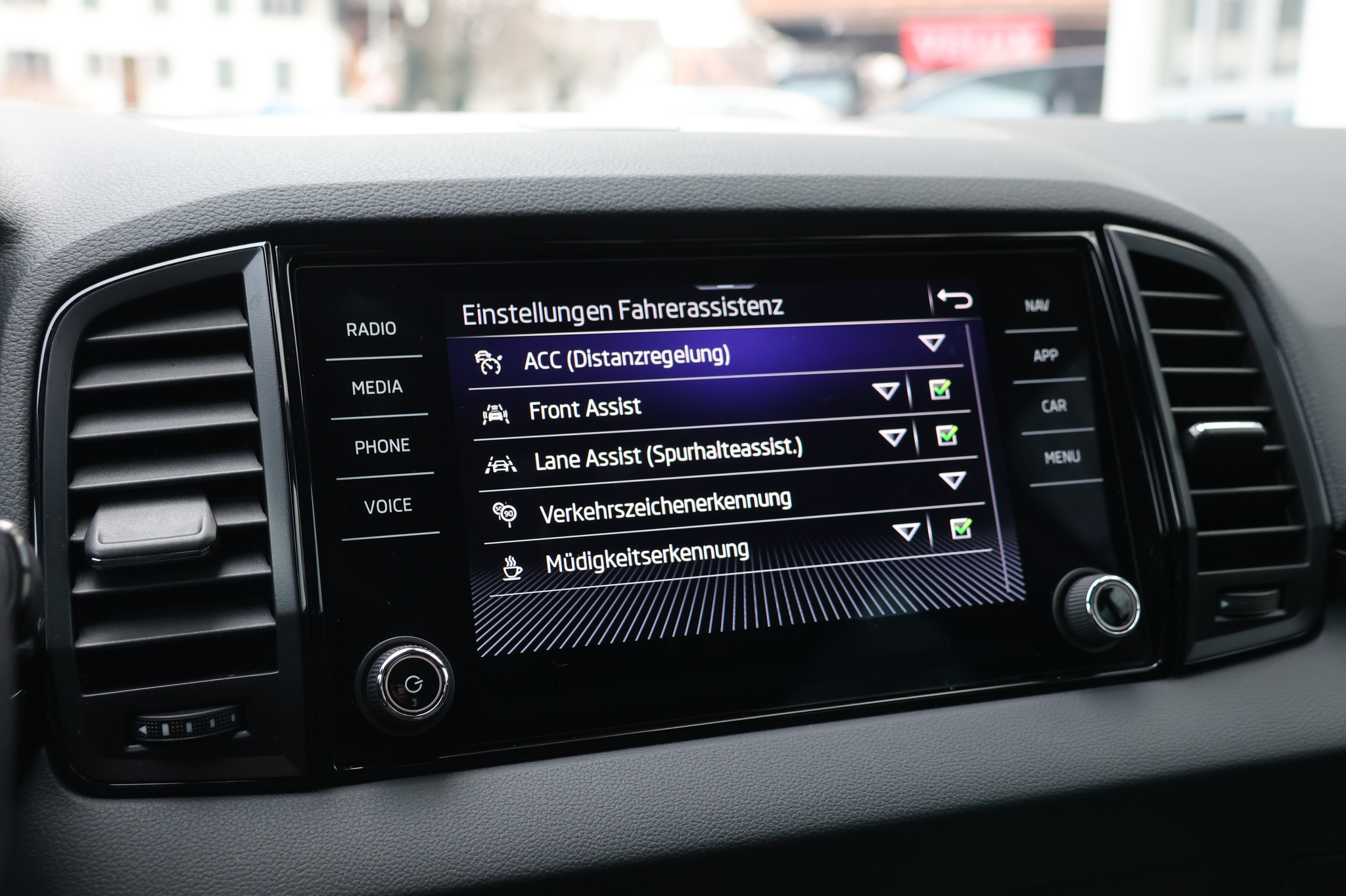 listing desktop thumbnail image 23