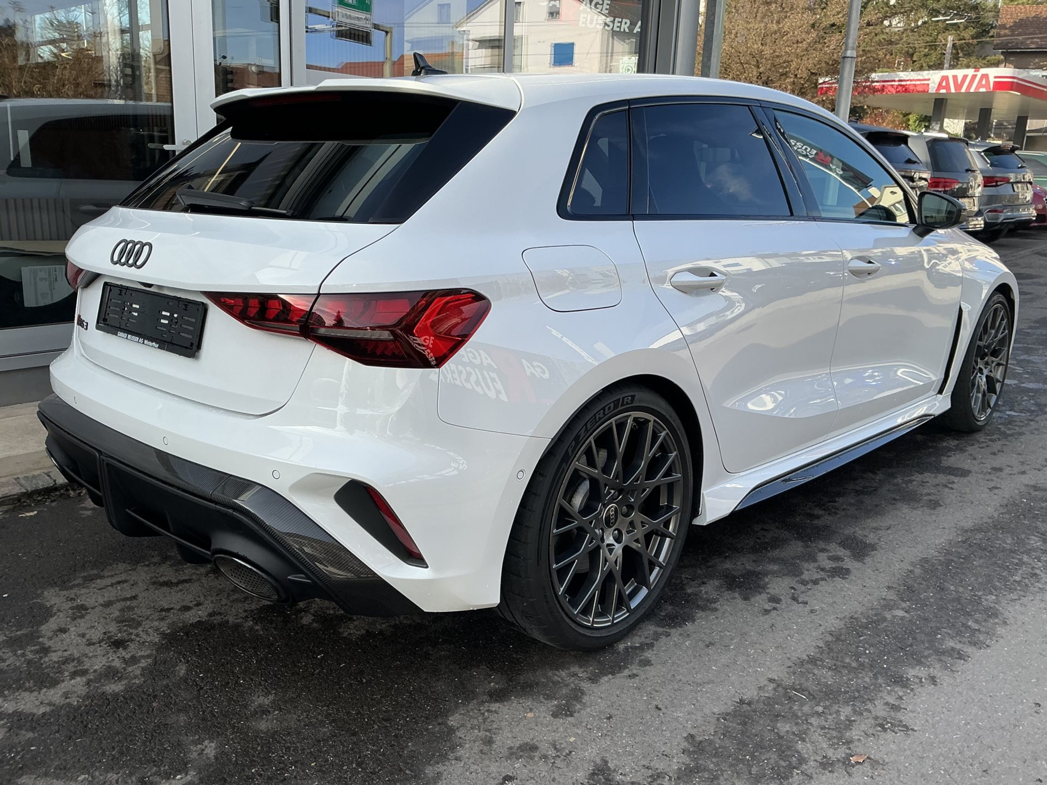 listing desktop thumbnail image 3