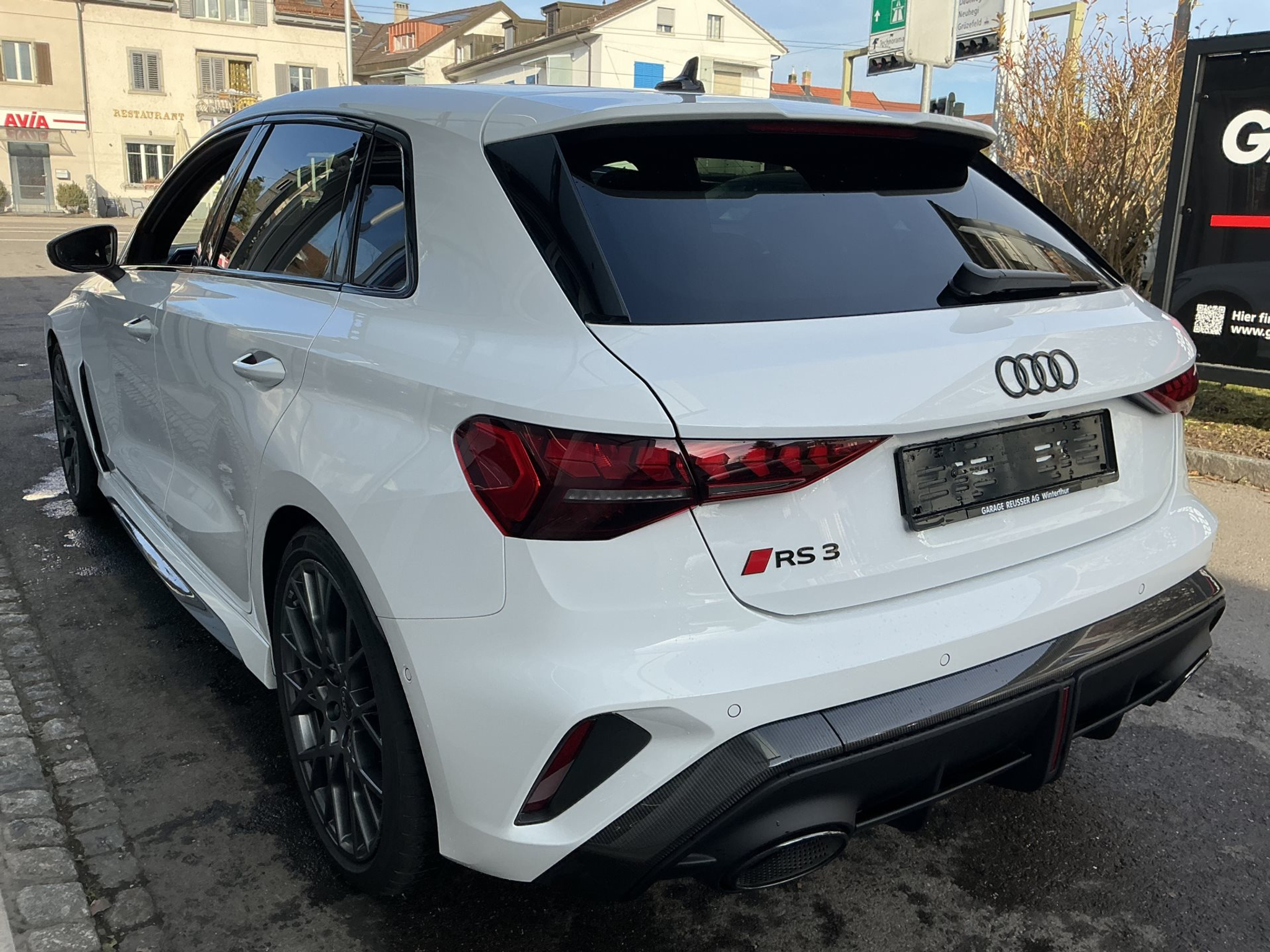 listing desktop thumbnail image 5