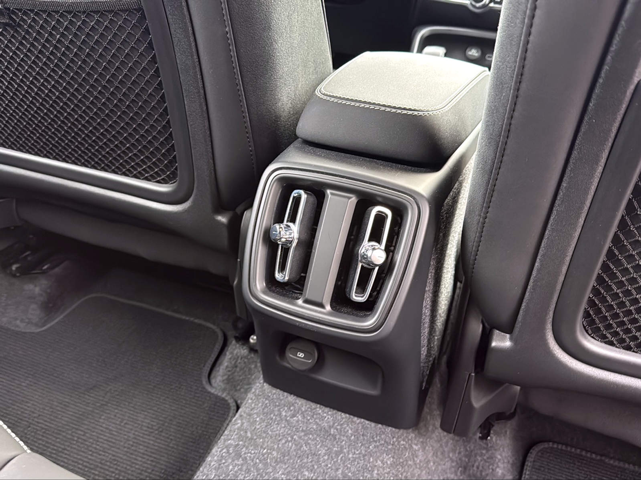 listing desktop thumbnail image 16