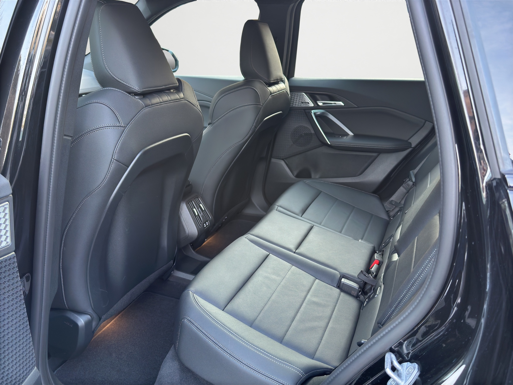 listing desktop thumbnail image 14