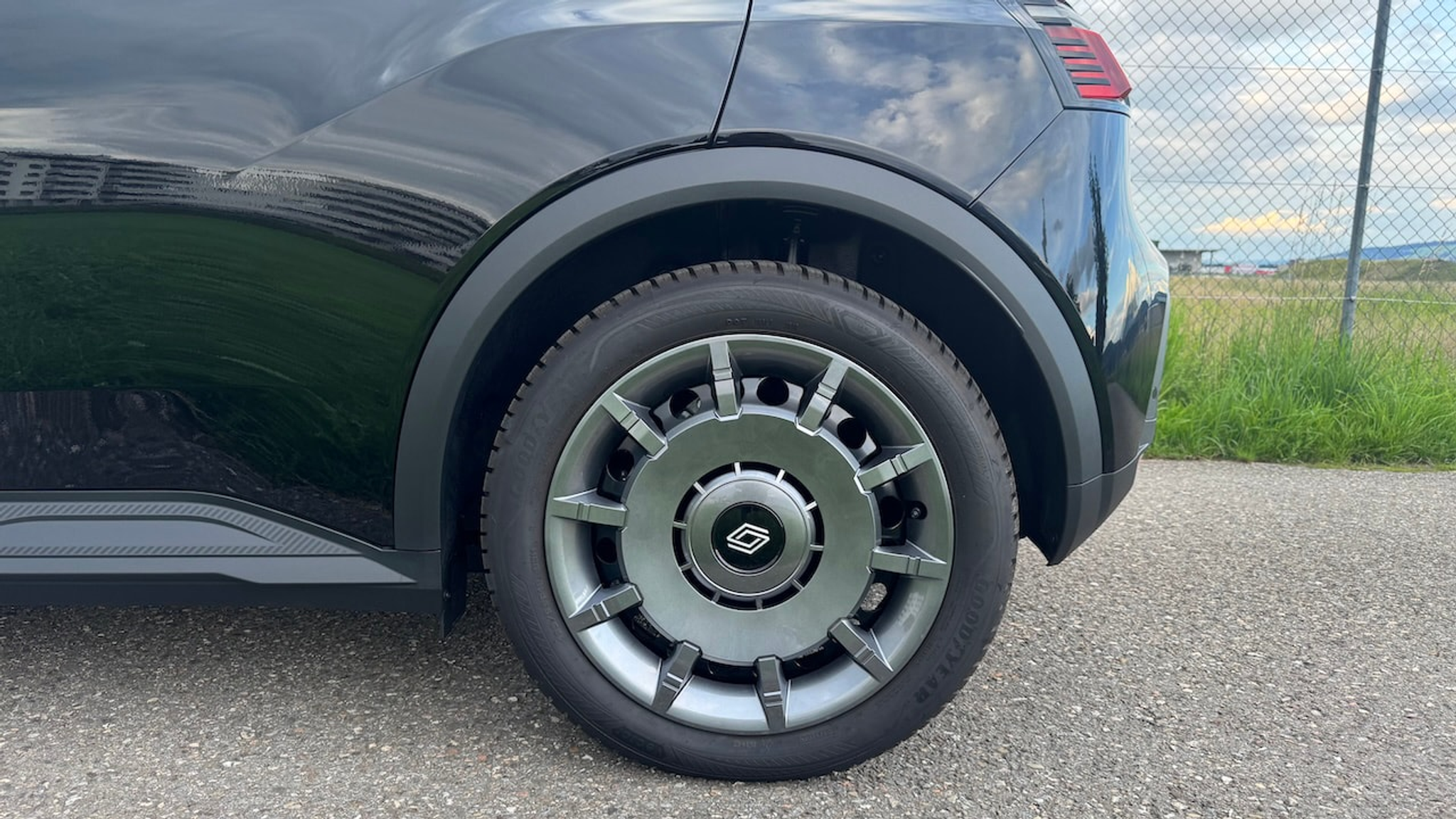 listing desktop thumbnail image 11