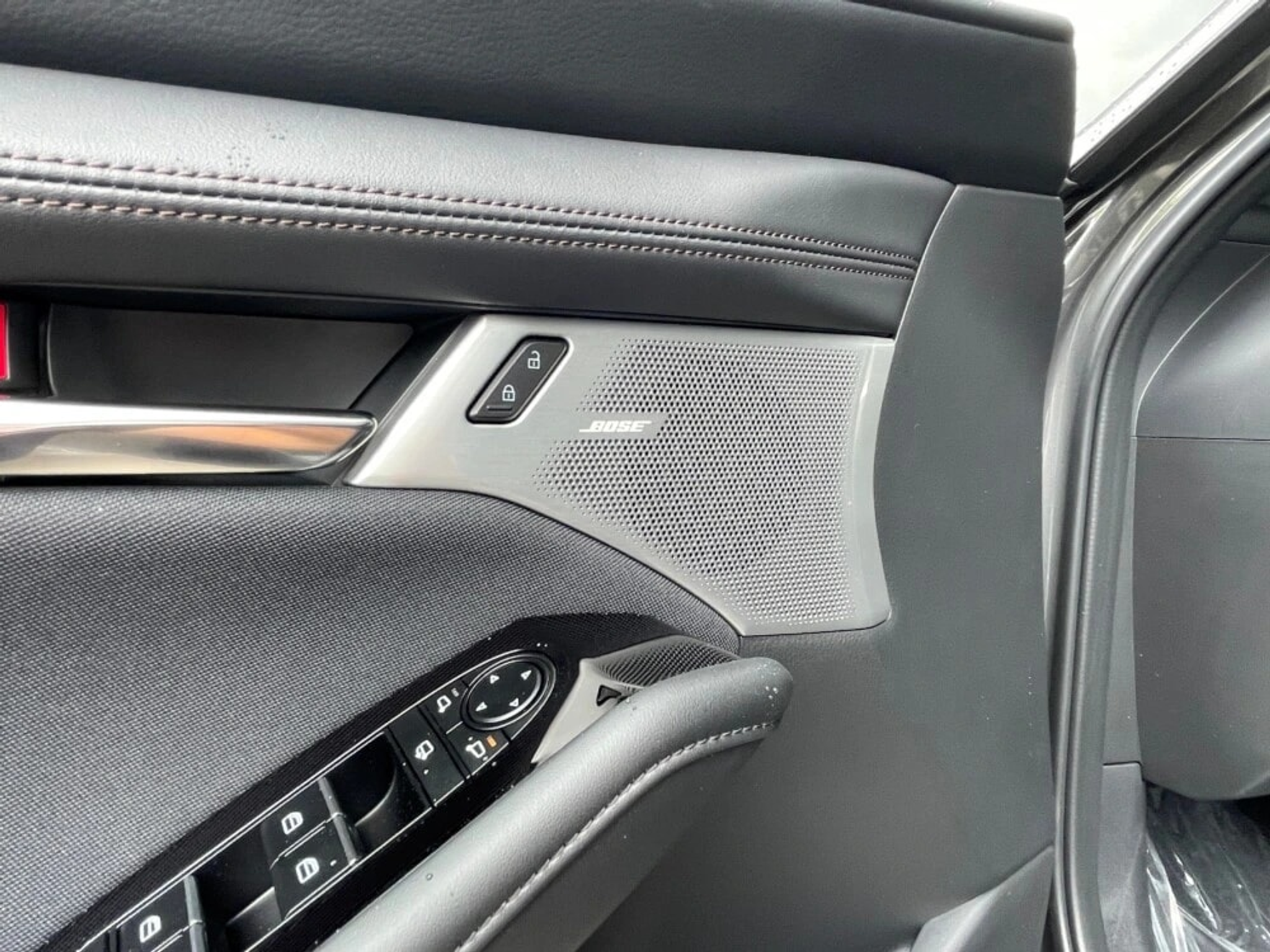 listing desktop thumbnail image 8