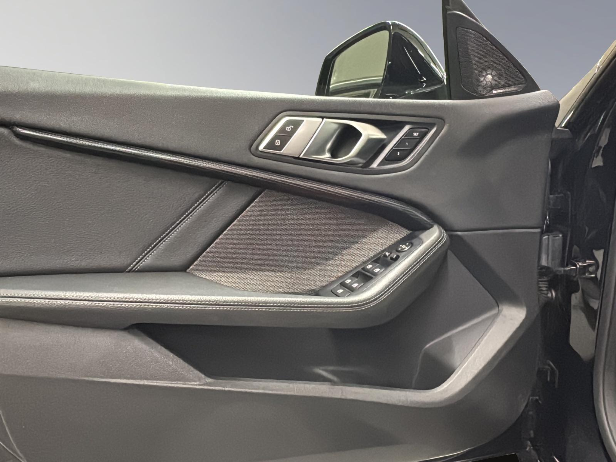 listing desktop thumbnail image 14