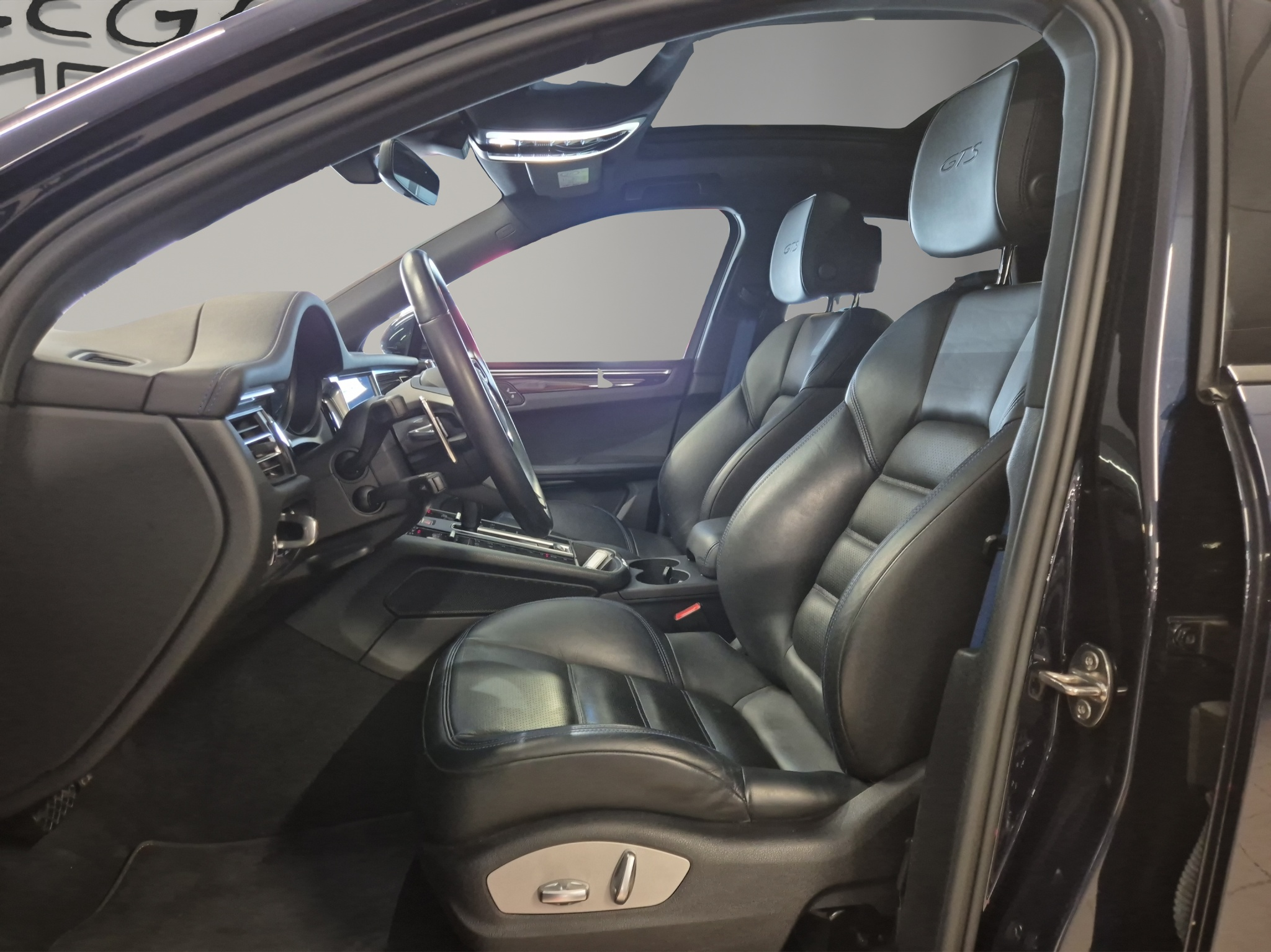 listing desktop thumbnail image 9