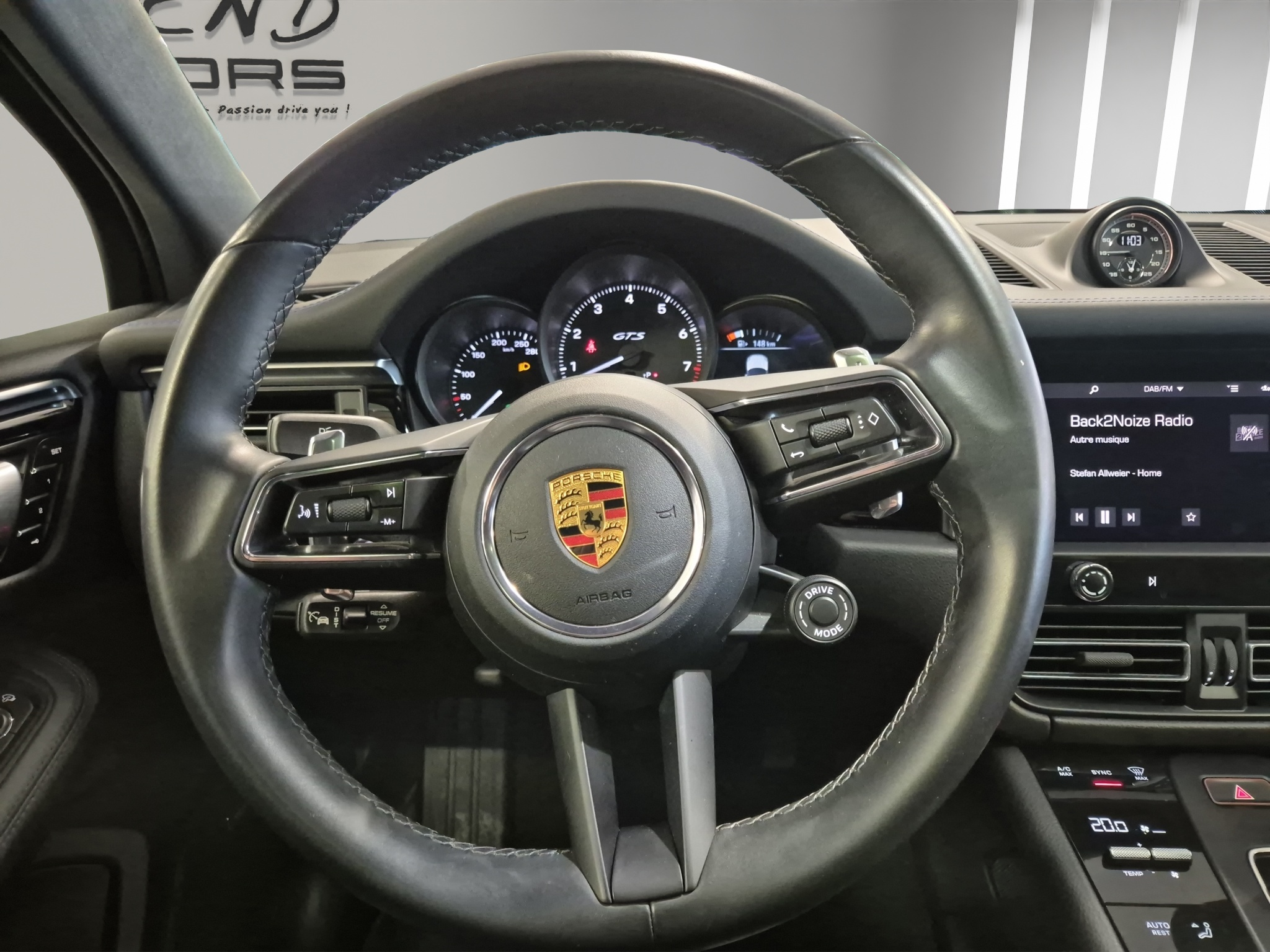 listing desktop thumbnail image 6