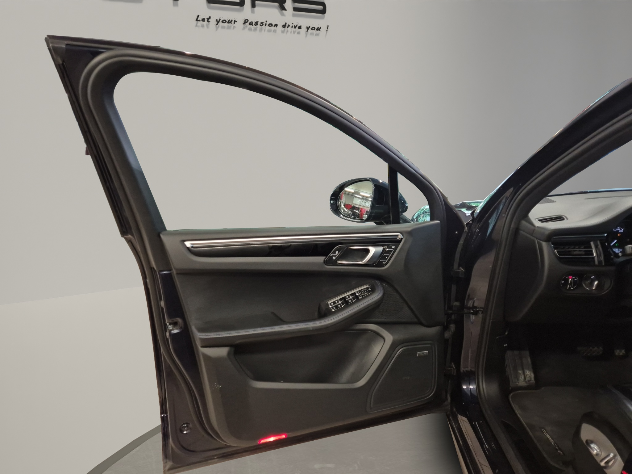 listing desktop thumbnail image 8