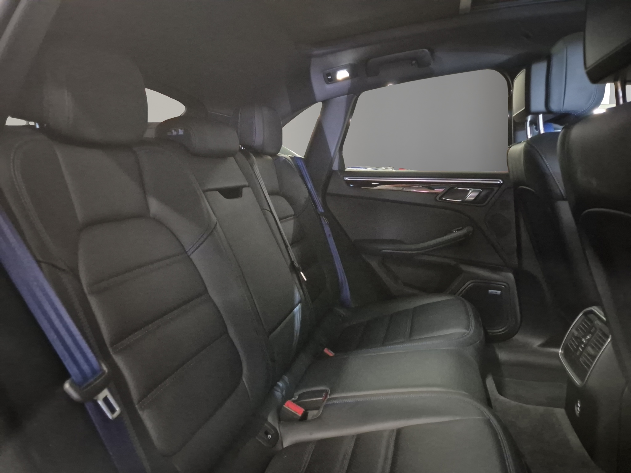 listing desktop thumbnail image 11