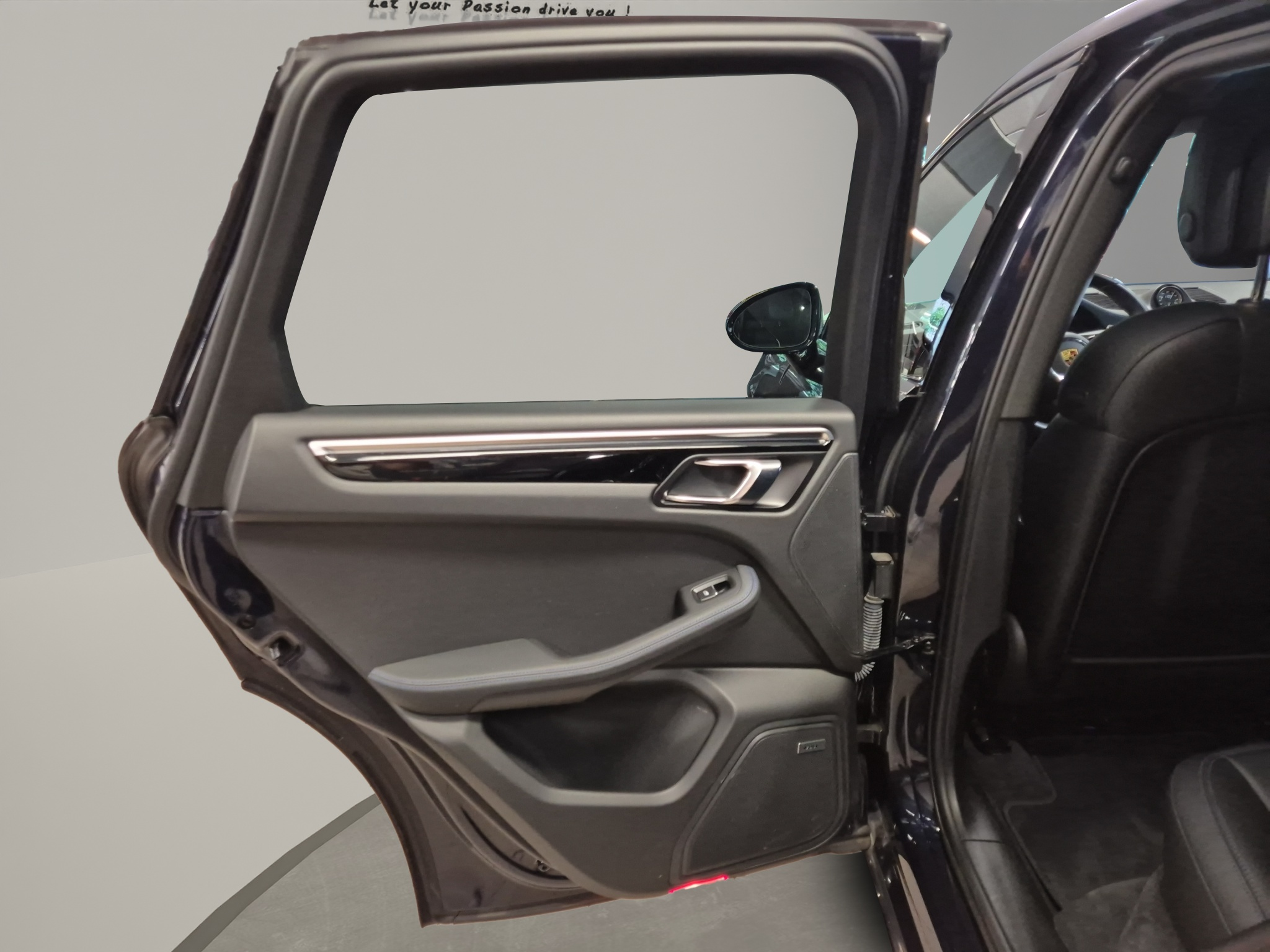 listing desktop thumbnail image 10