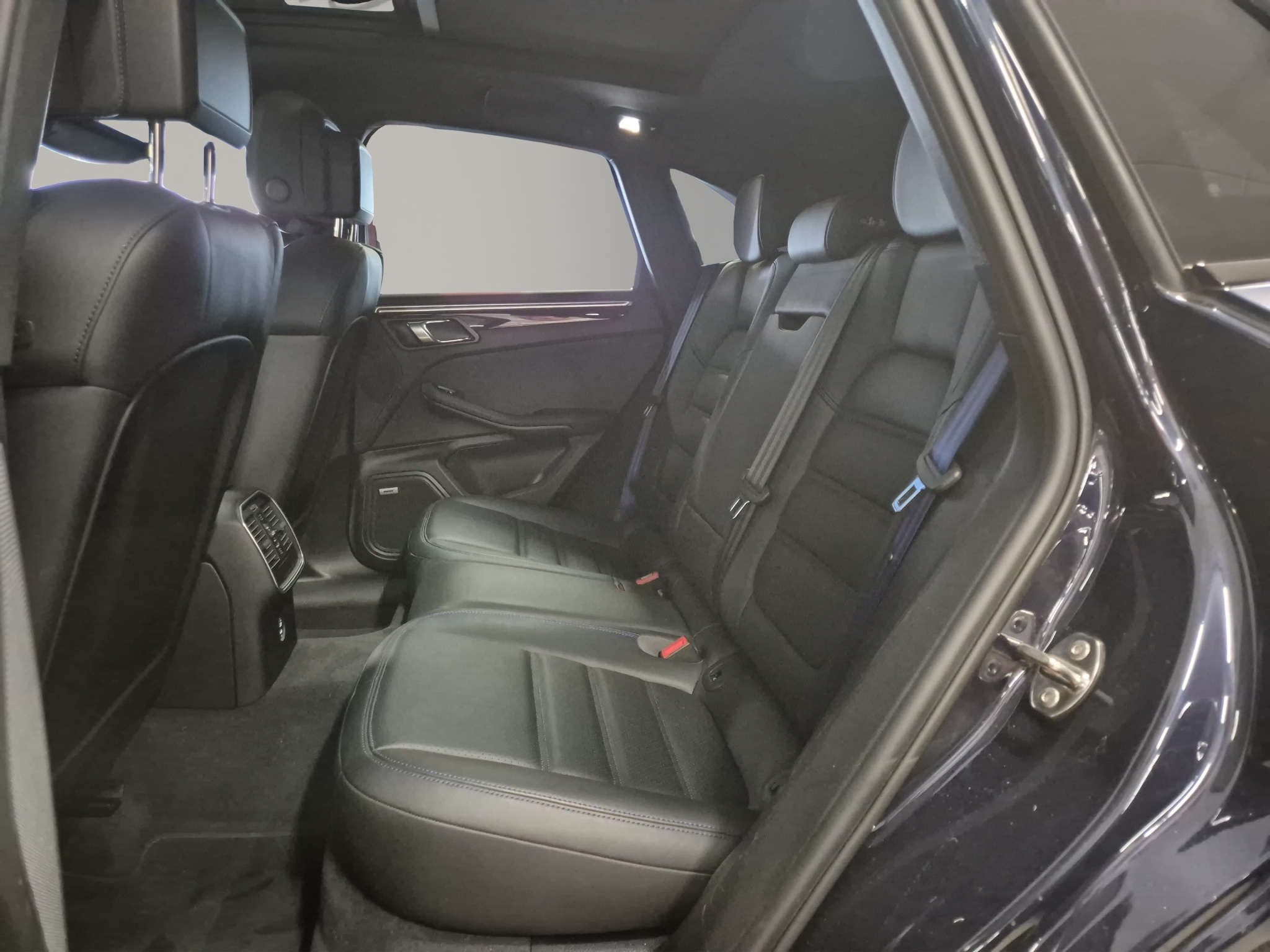 listing desktop thumbnail image 12