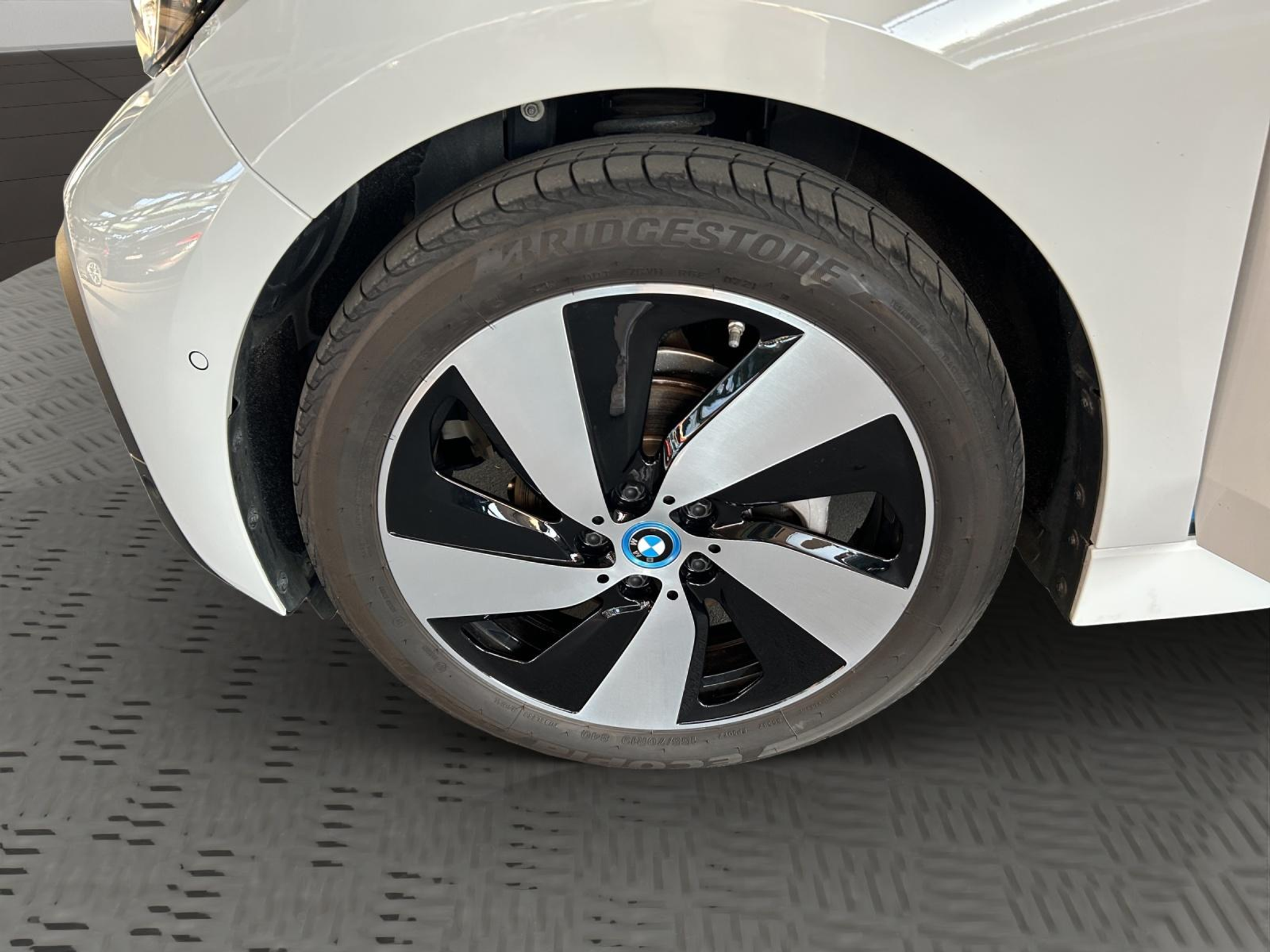 listing desktop thumbnail image 19