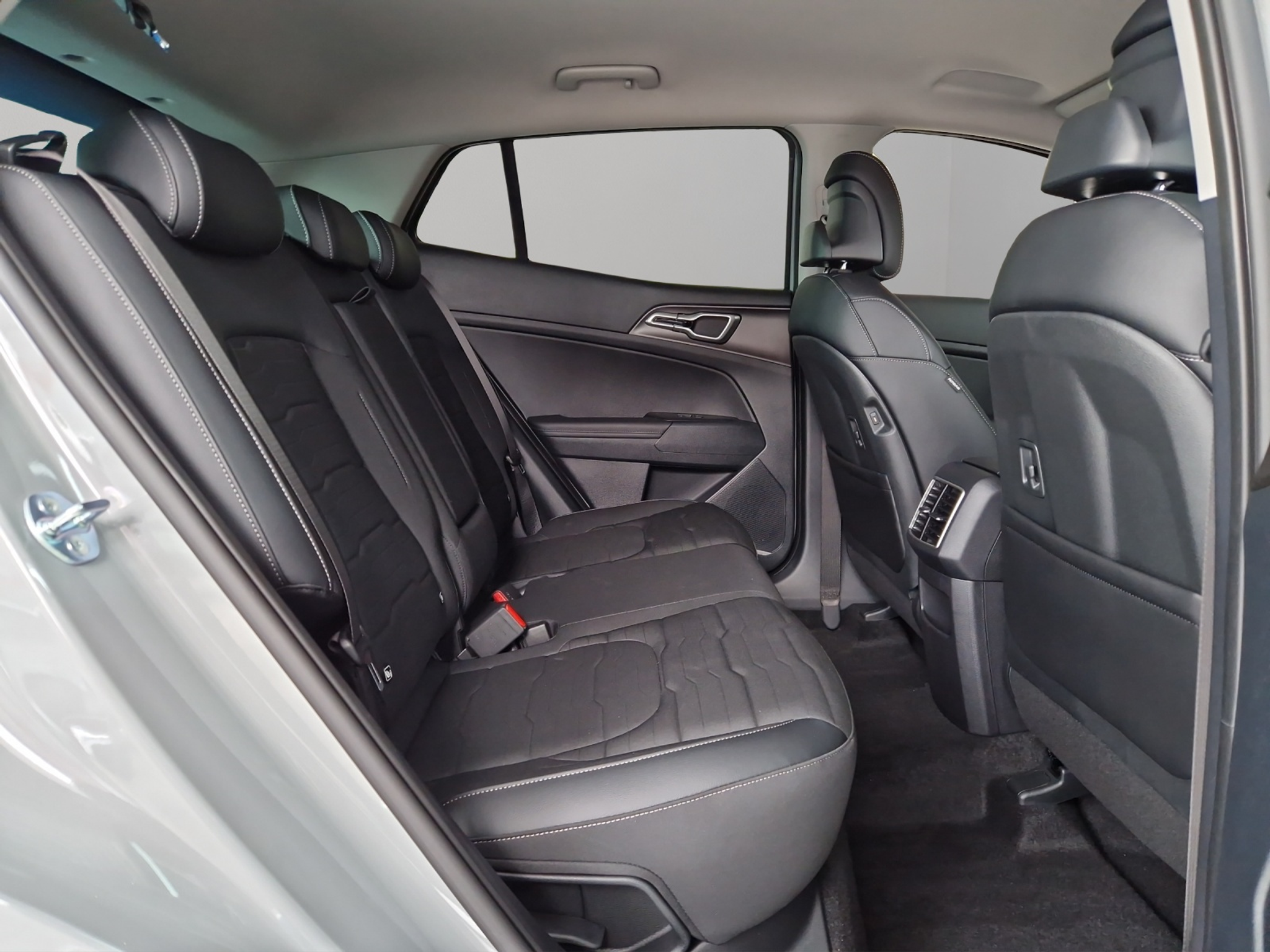 listing desktop thumbnail image 10