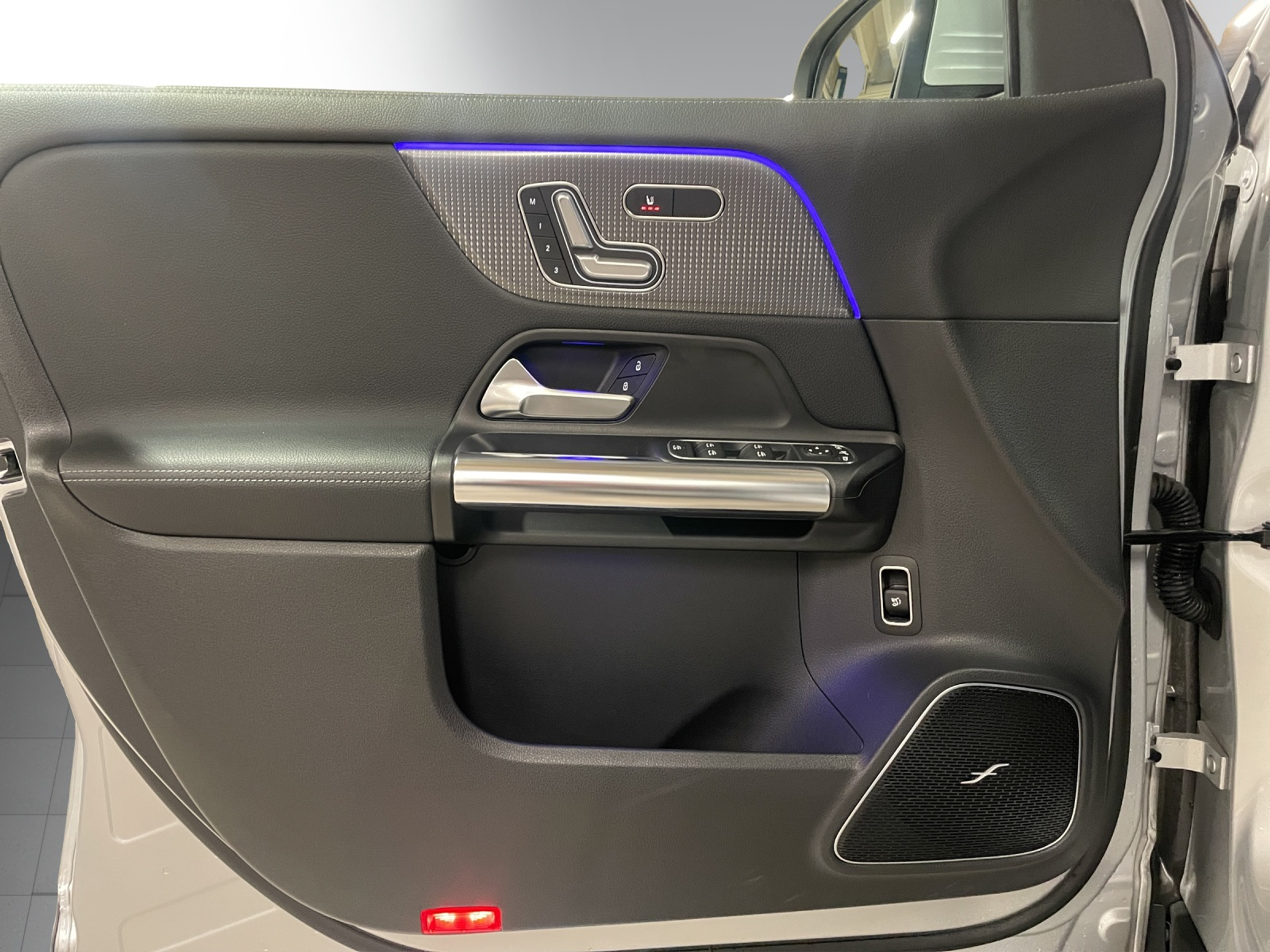 listing desktop thumbnail image 5