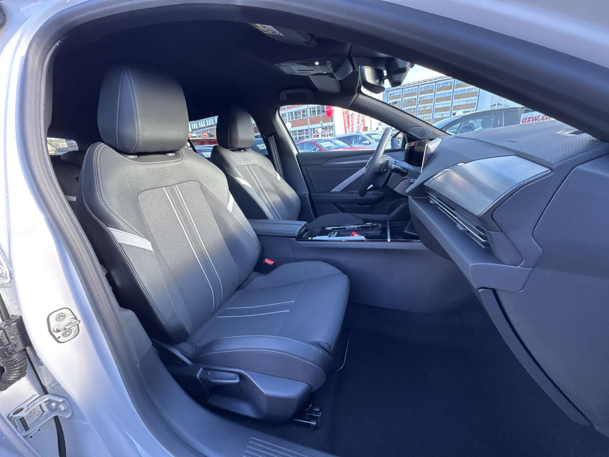 listing desktop thumbnail image 12