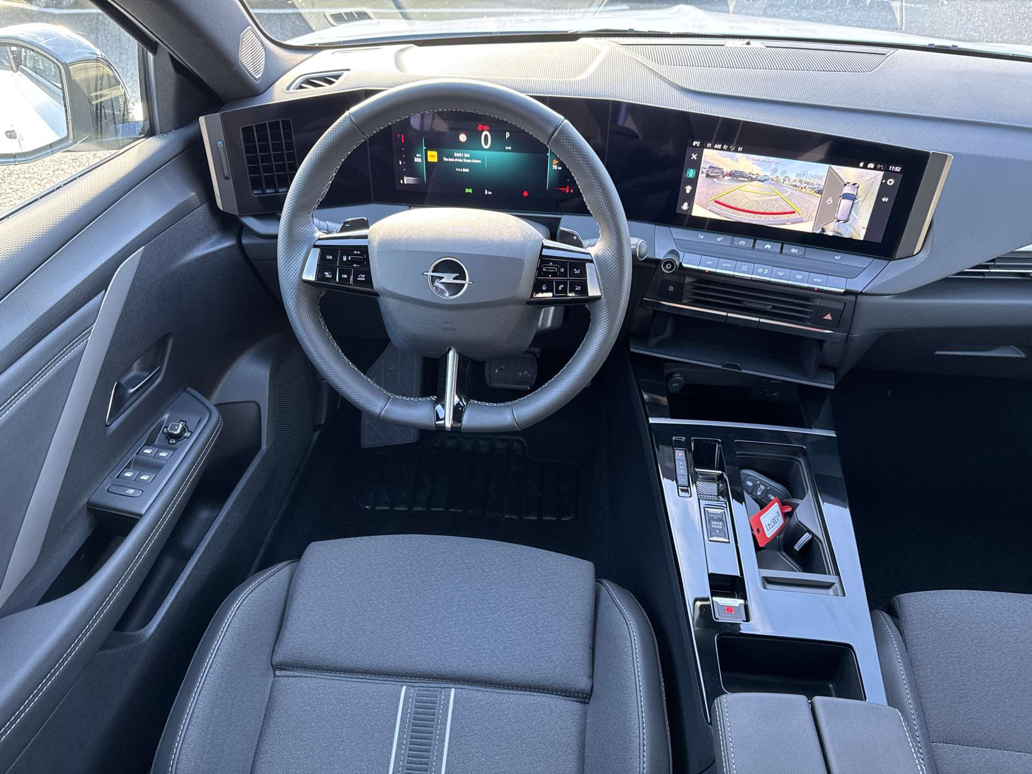 listing desktop thumbnail image 4