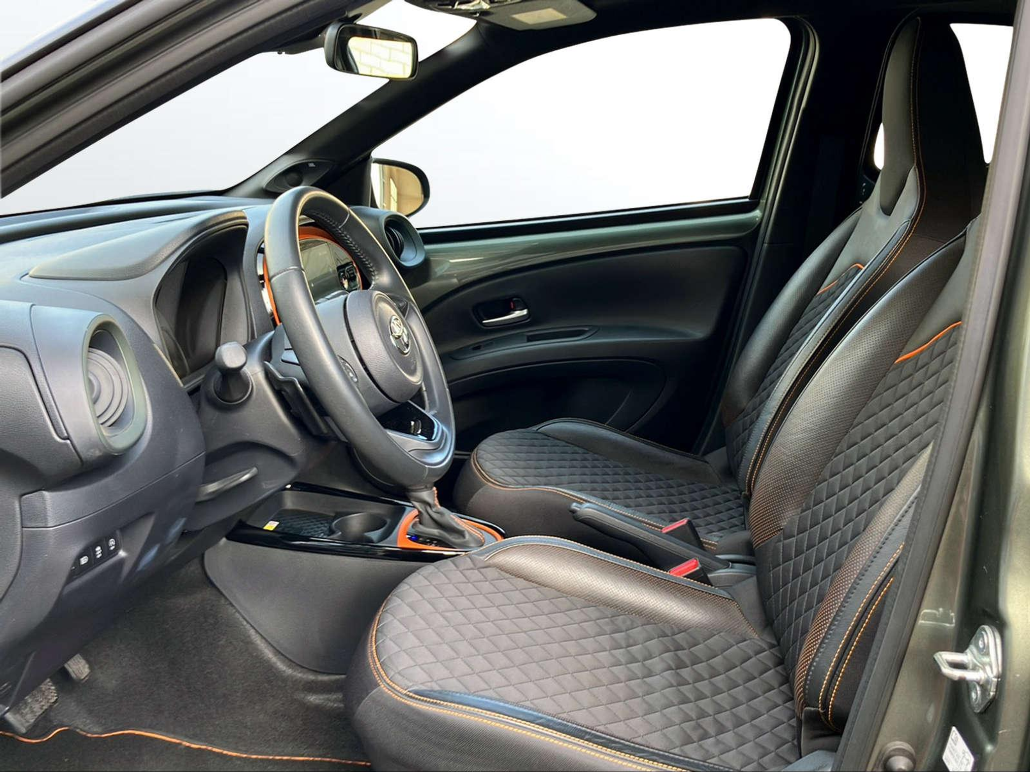 listing desktop thumbnail image 3