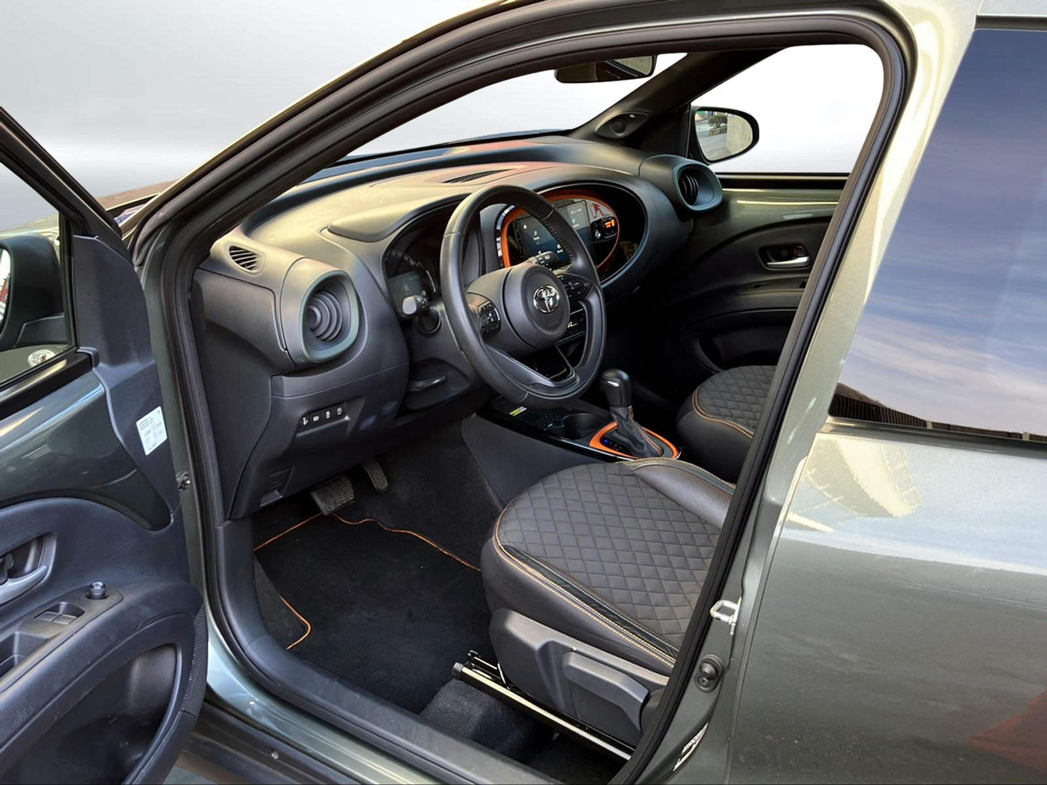 listing desktop thumbnail image 4