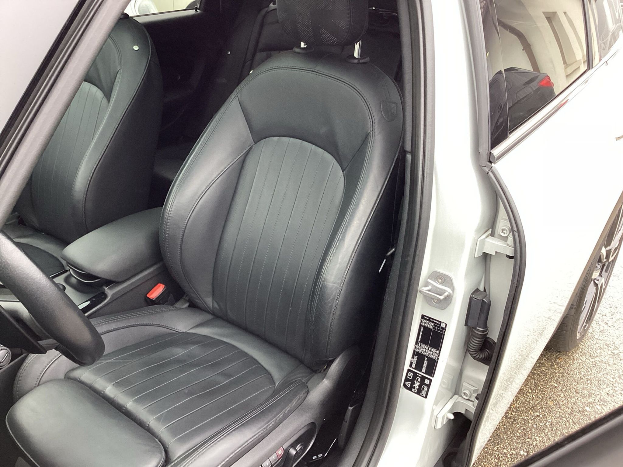 listing desktop thumbnail image 9