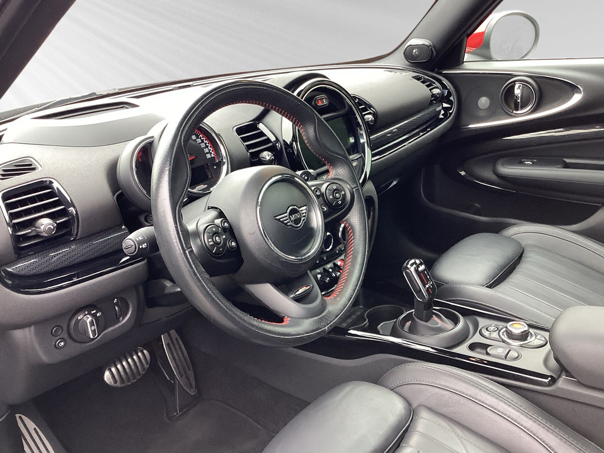 listing desktop thumbnail image 3