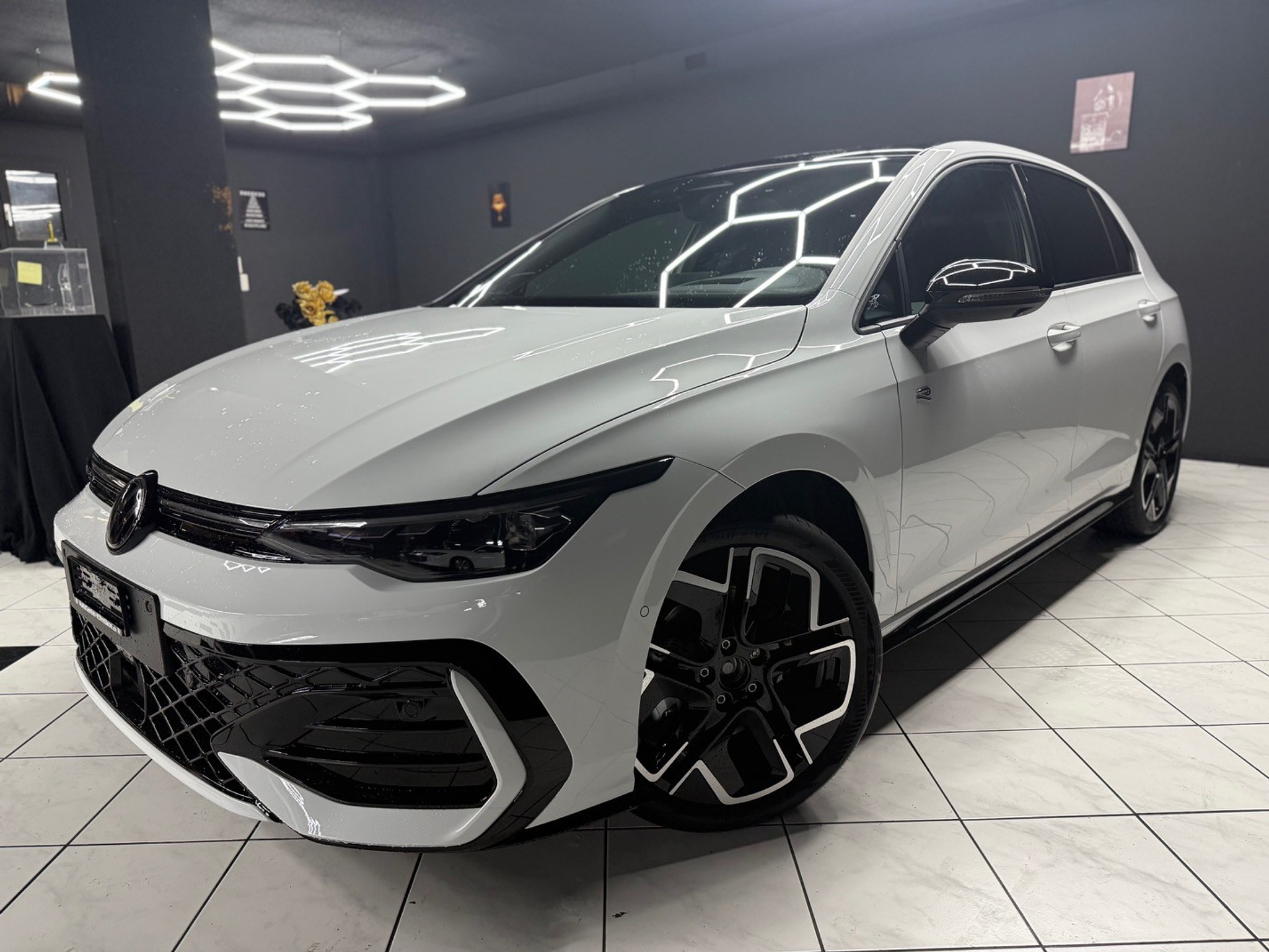 listing desktop thumbnail image 1