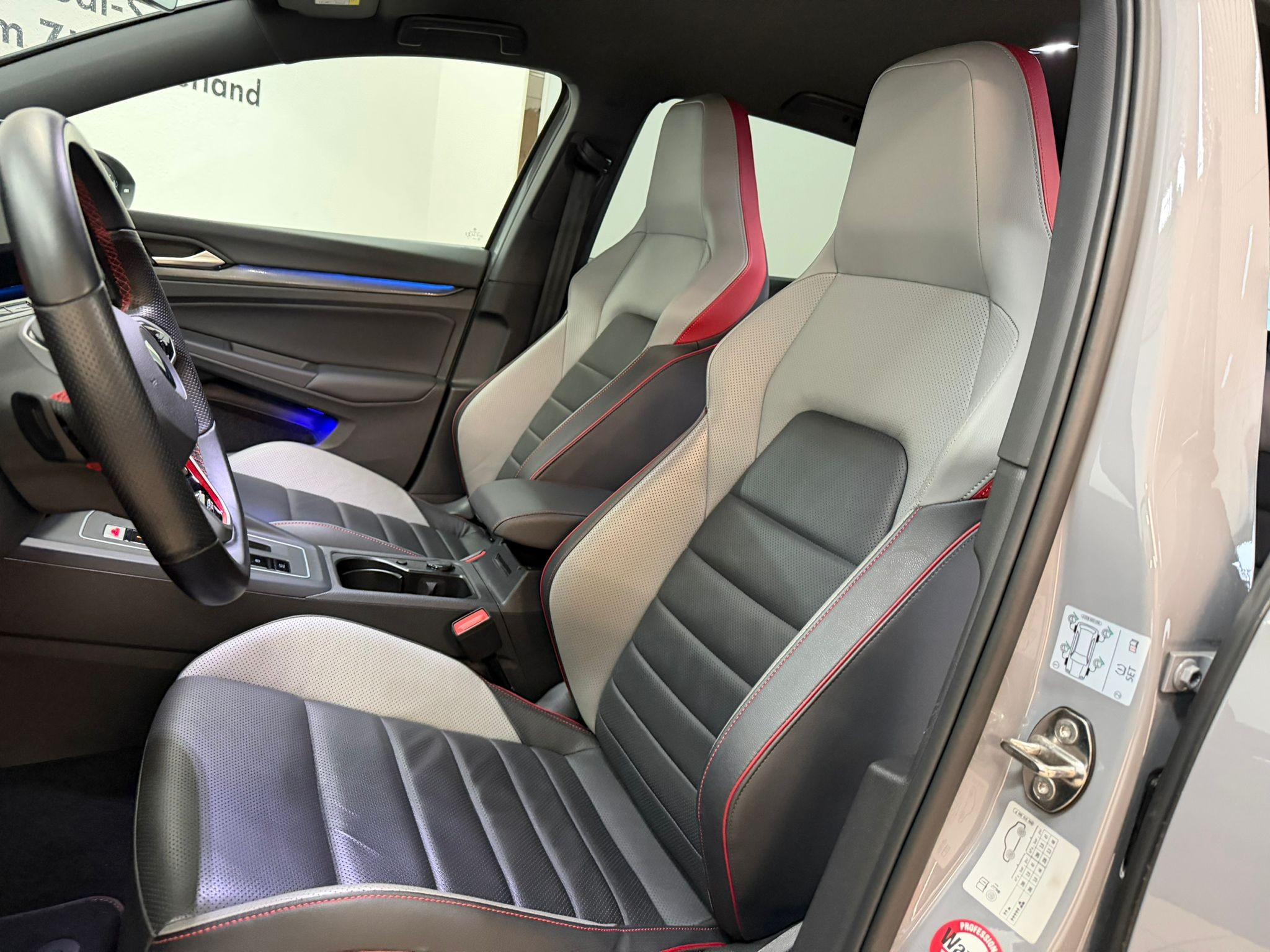 listing desktop thumbnail image 6