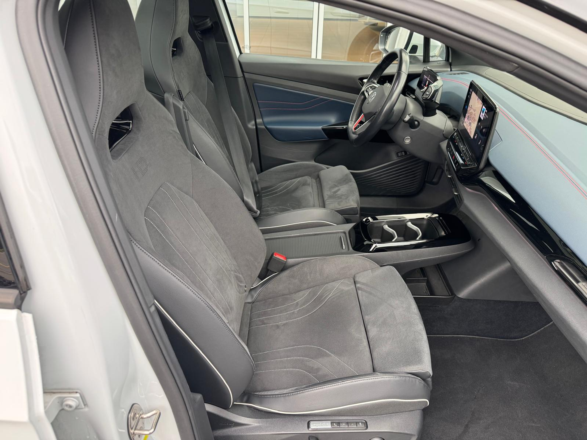 listing desktop thumbnail image 2