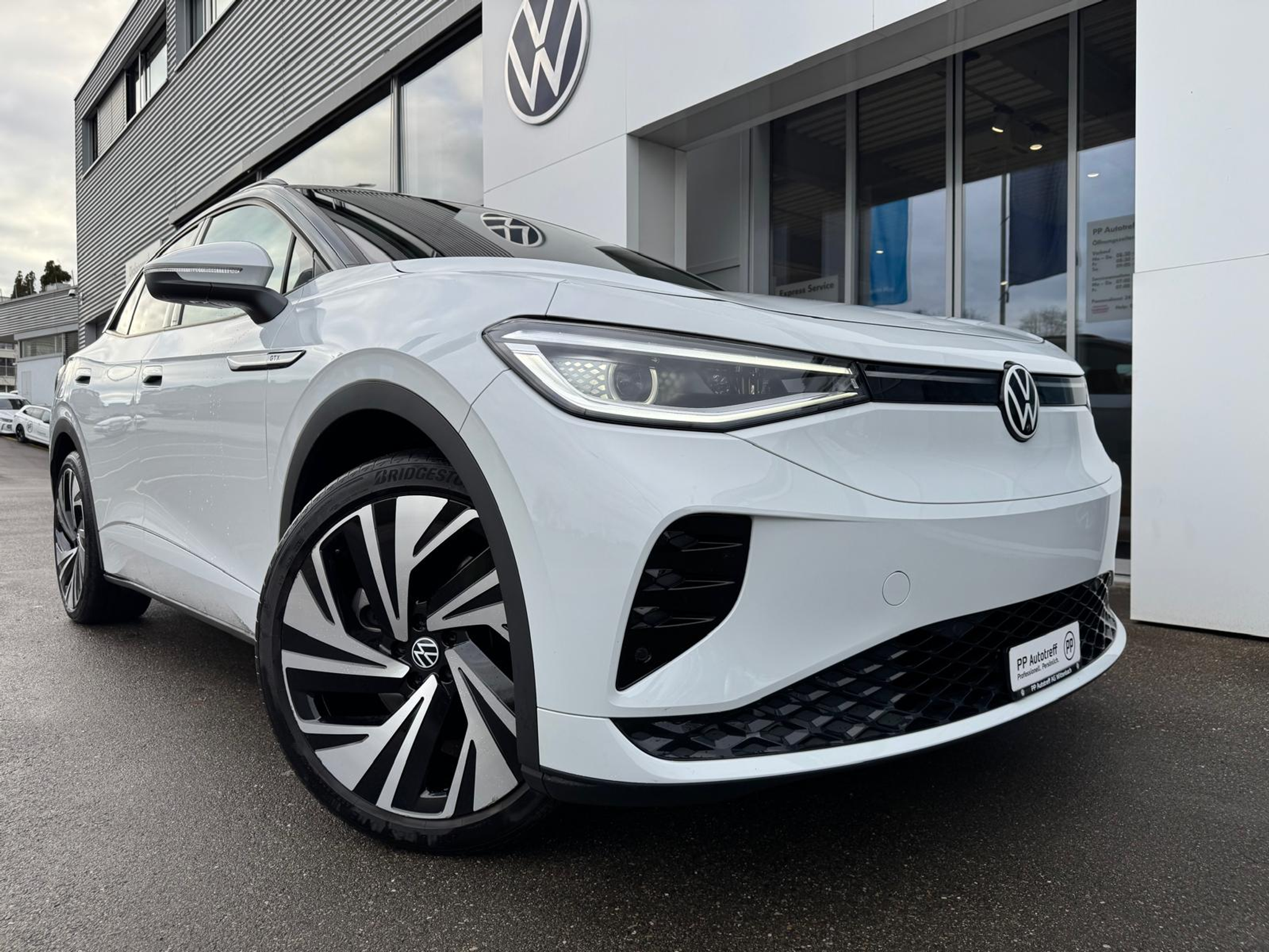 listing desktop thumbnail image 1