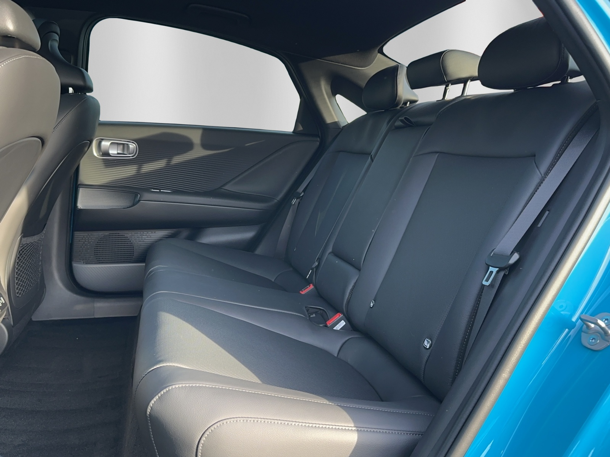 listing desktop thumbnail image 10