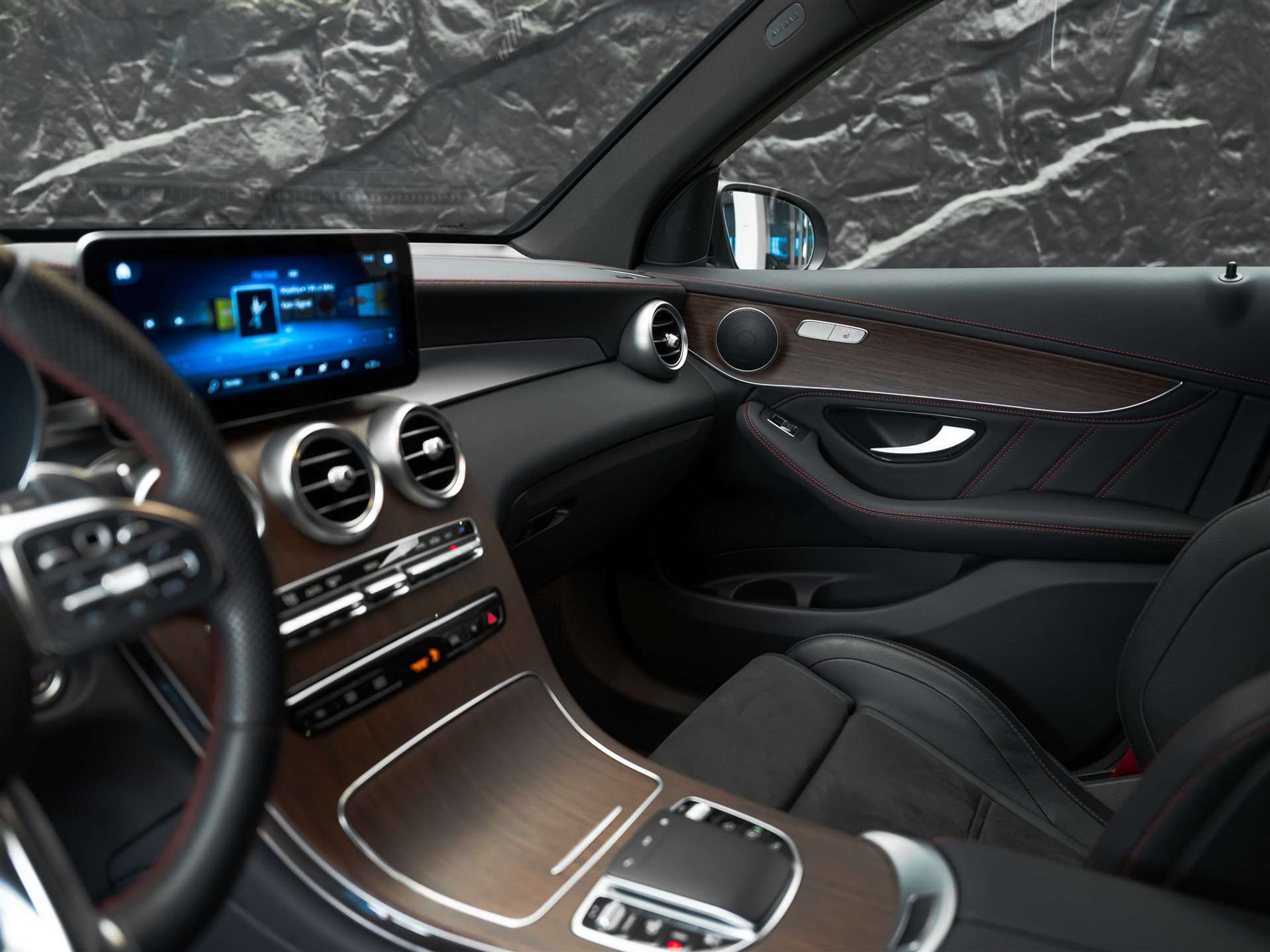 listing desktop thumbnail image 8