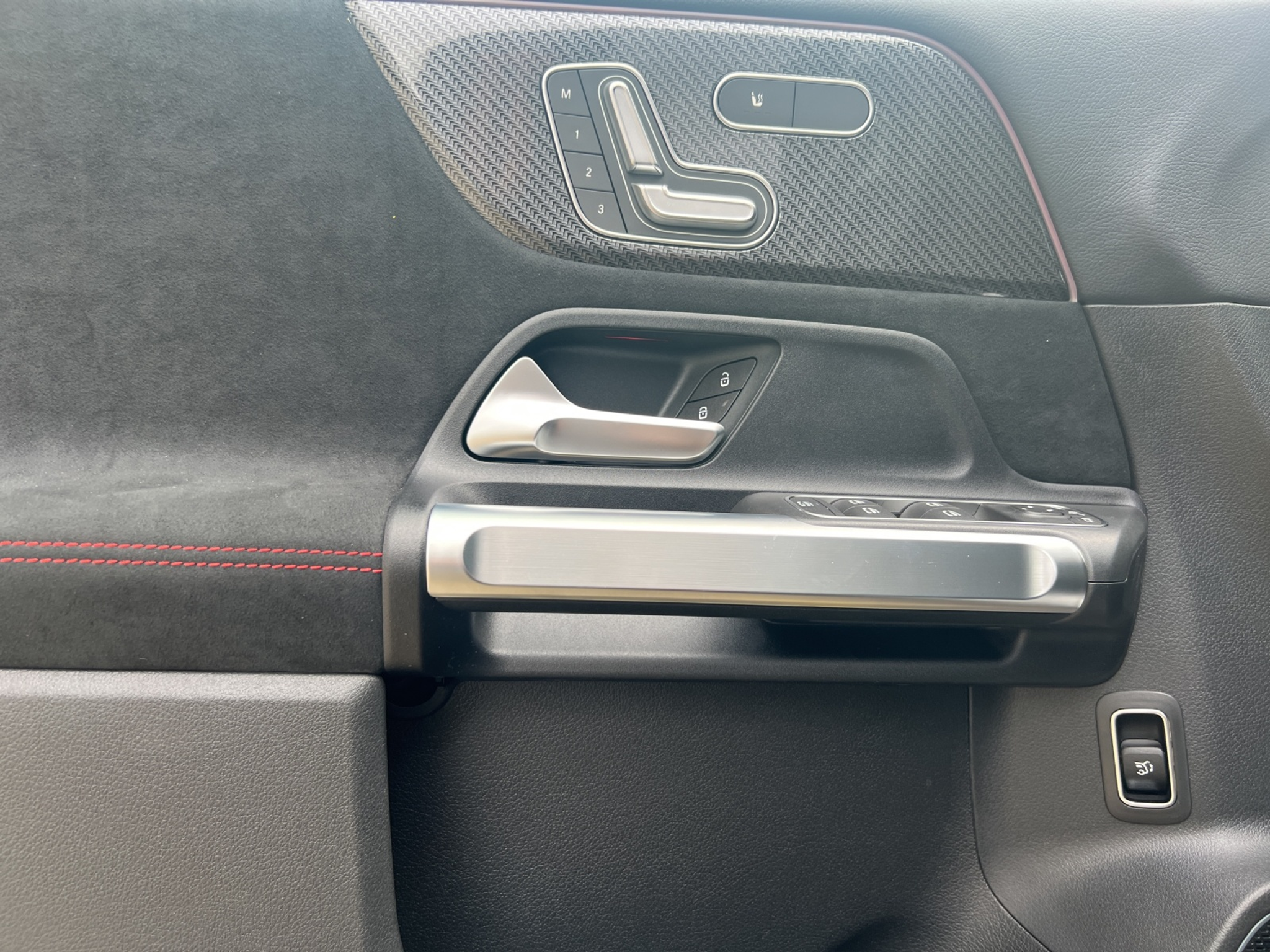 listing desktop thumbnail image 11