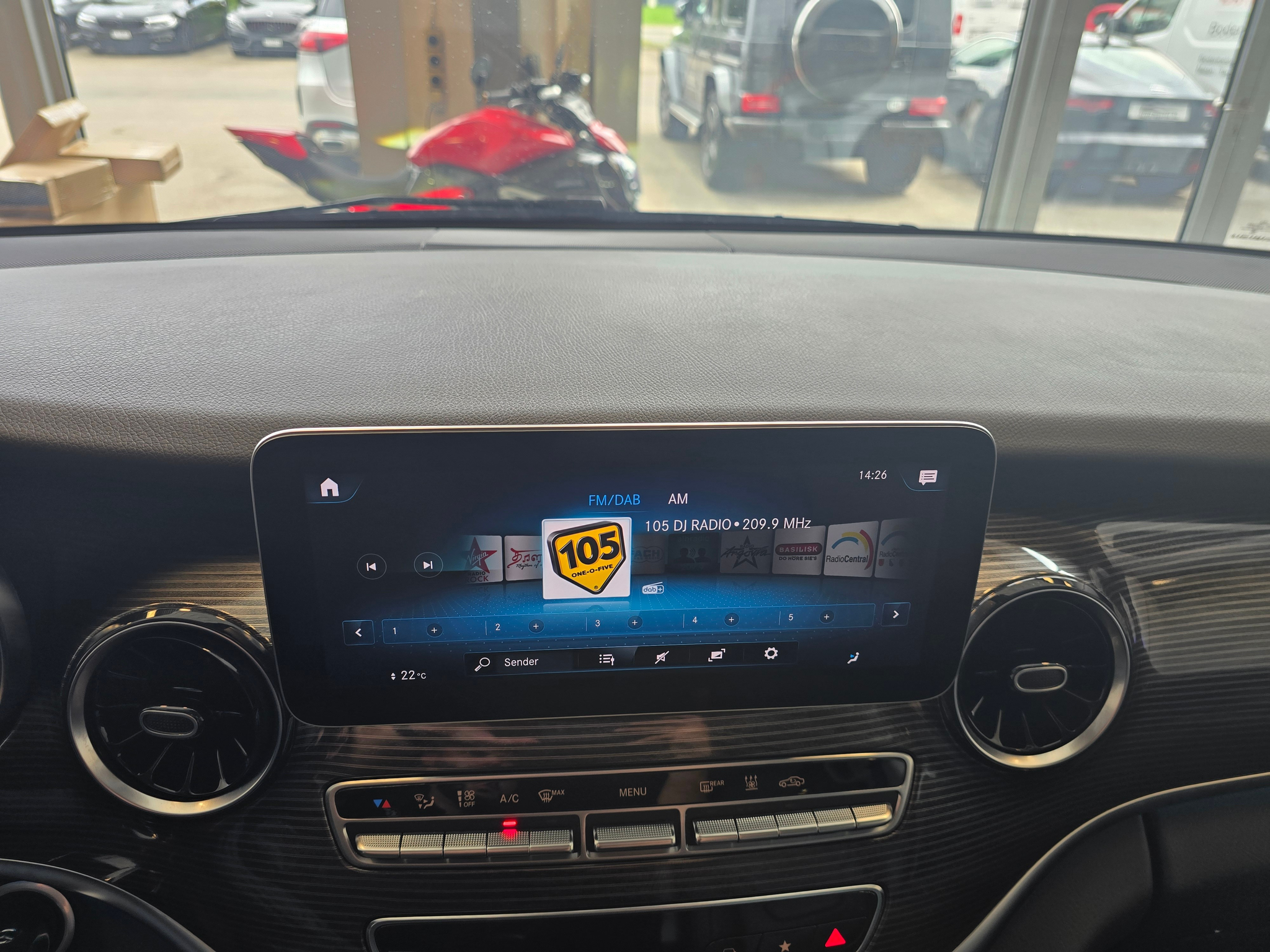 listing desktop thumbnail image 14