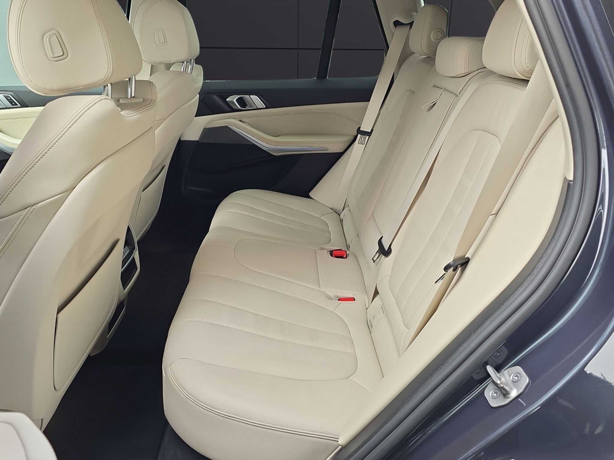 listing desktop thumbnail image 23