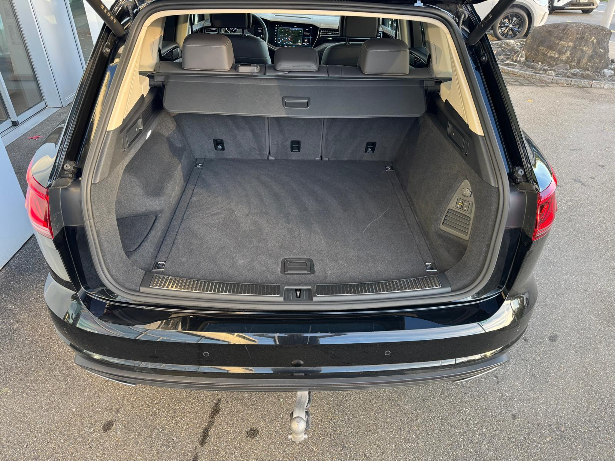 listing desktop thumbnail image 4