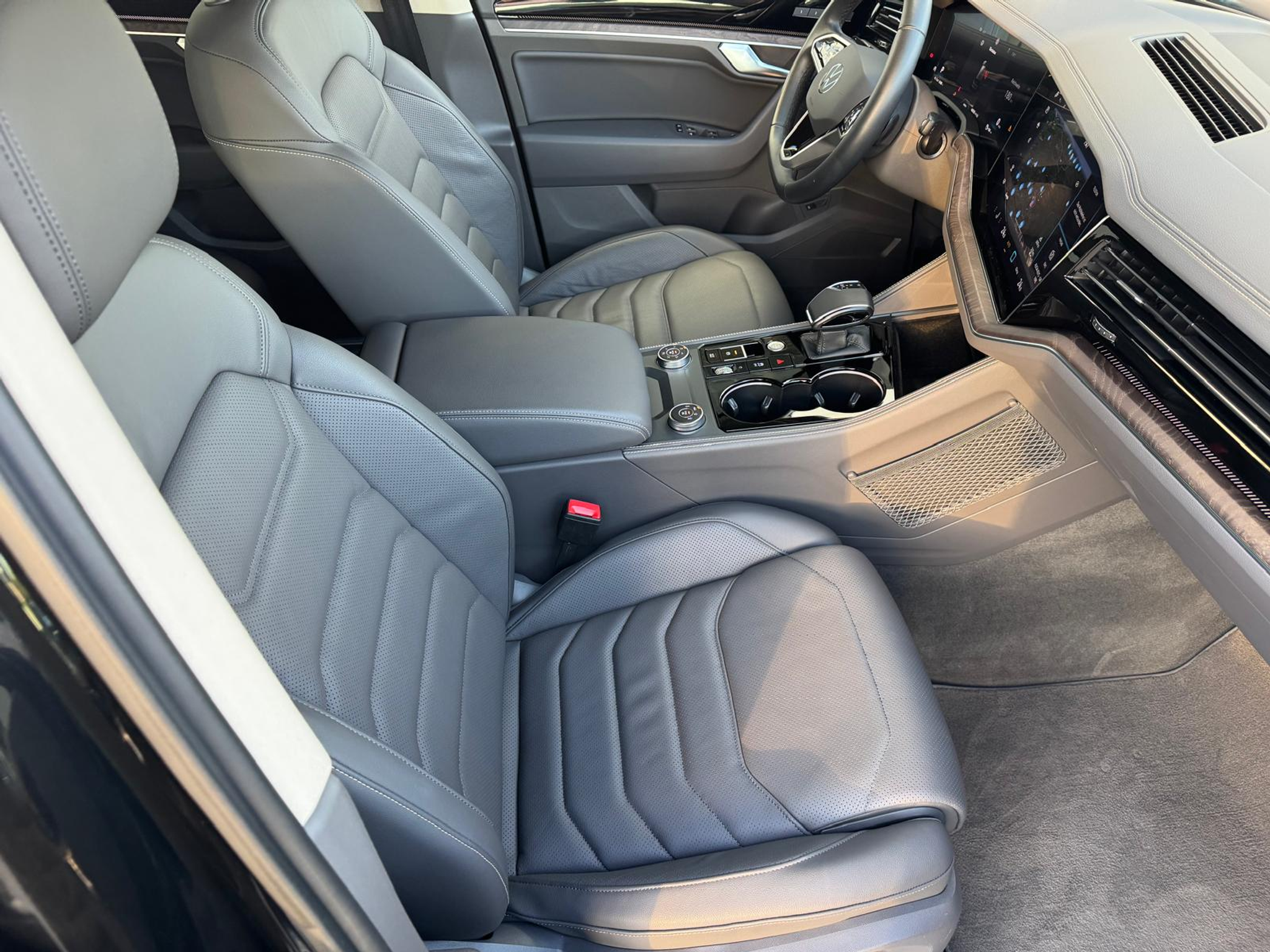 listing desktop thumbnail image 2