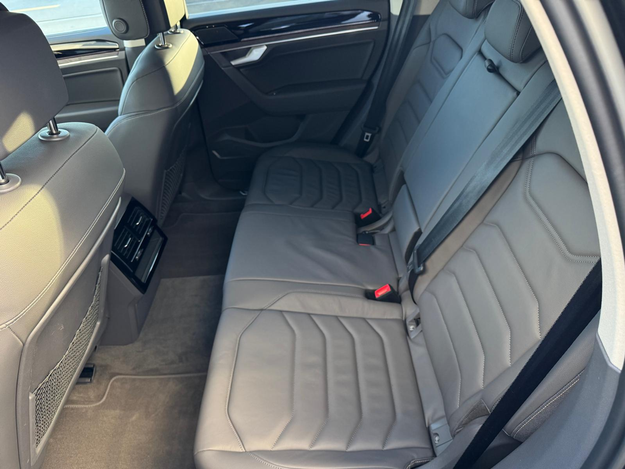 listing desktop thumbnail image 7