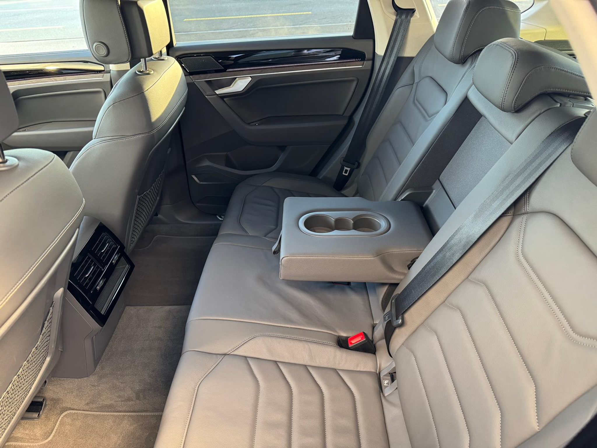 listing desktop thumbnail image 8