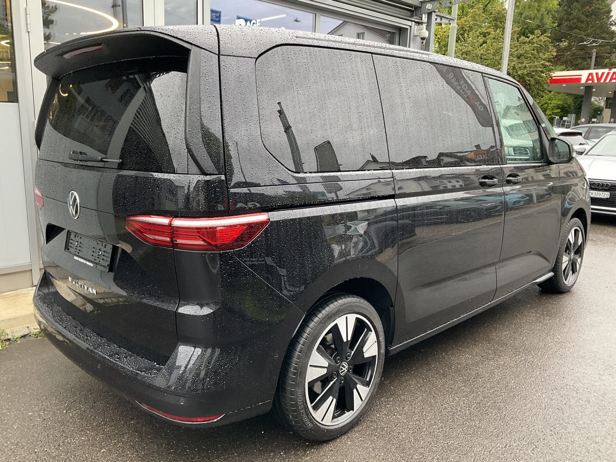 listing desktop thumbnail image 3