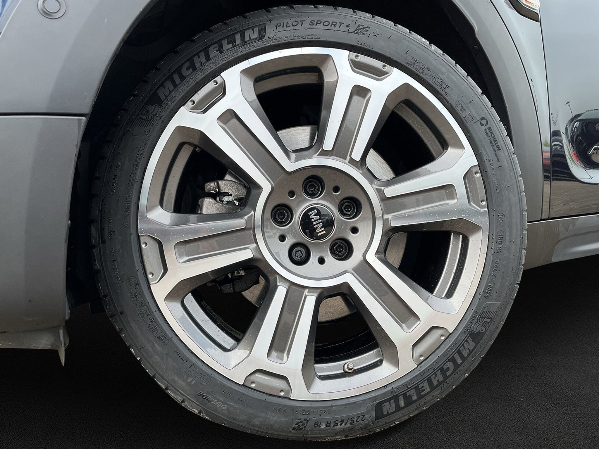 listing desktop thumbnail image 8