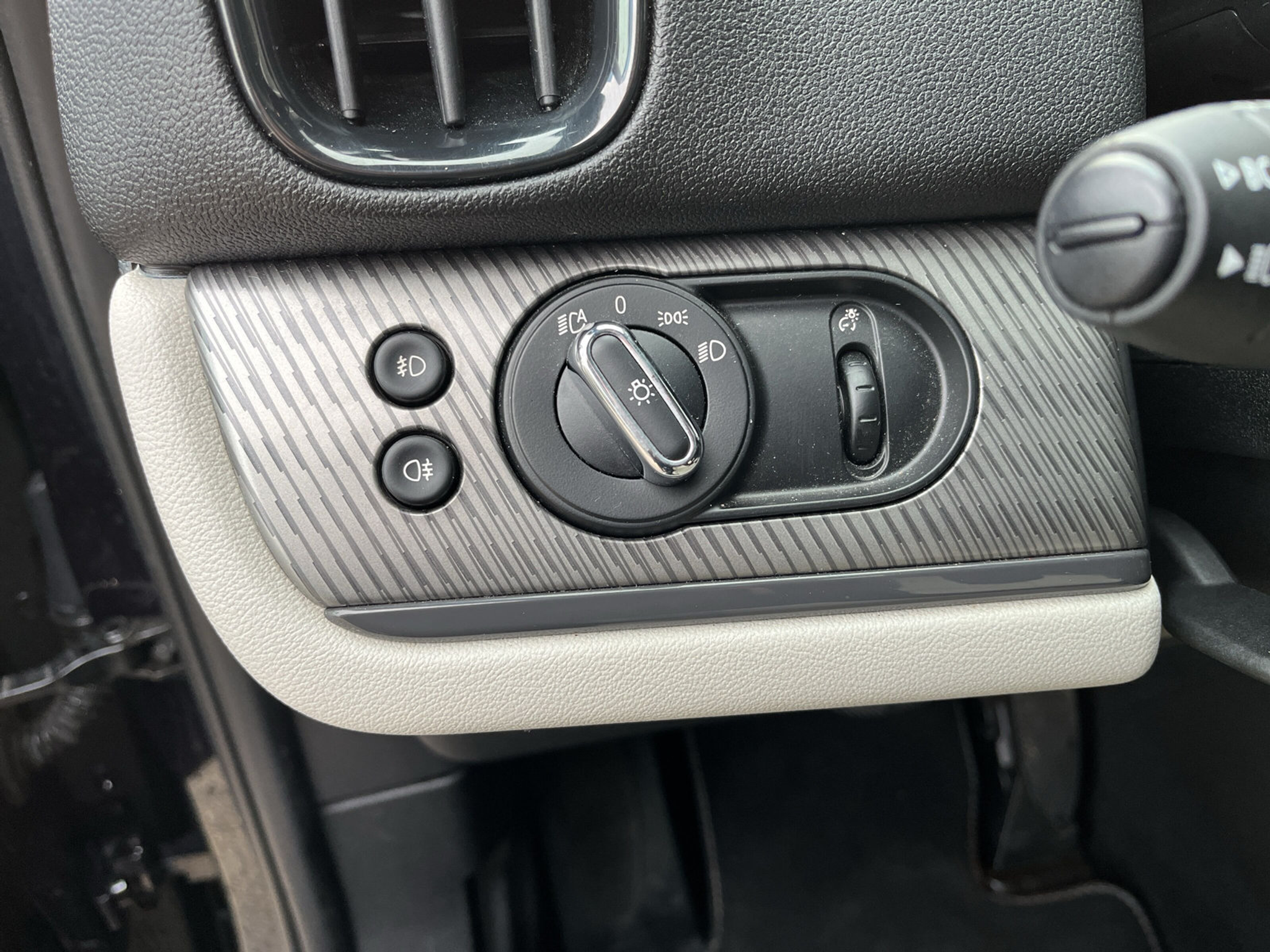 listing desktop thumbnail image 19