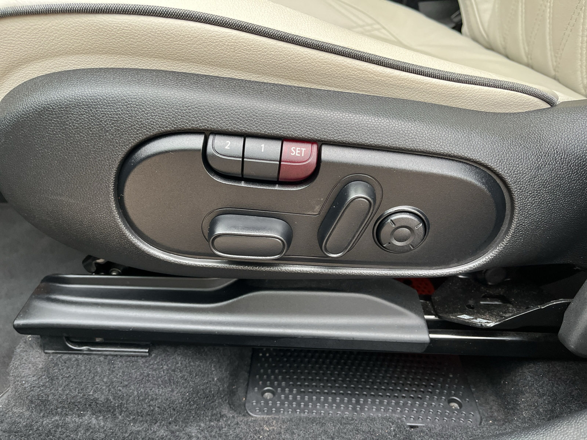 listing desktop thumbnail image 18